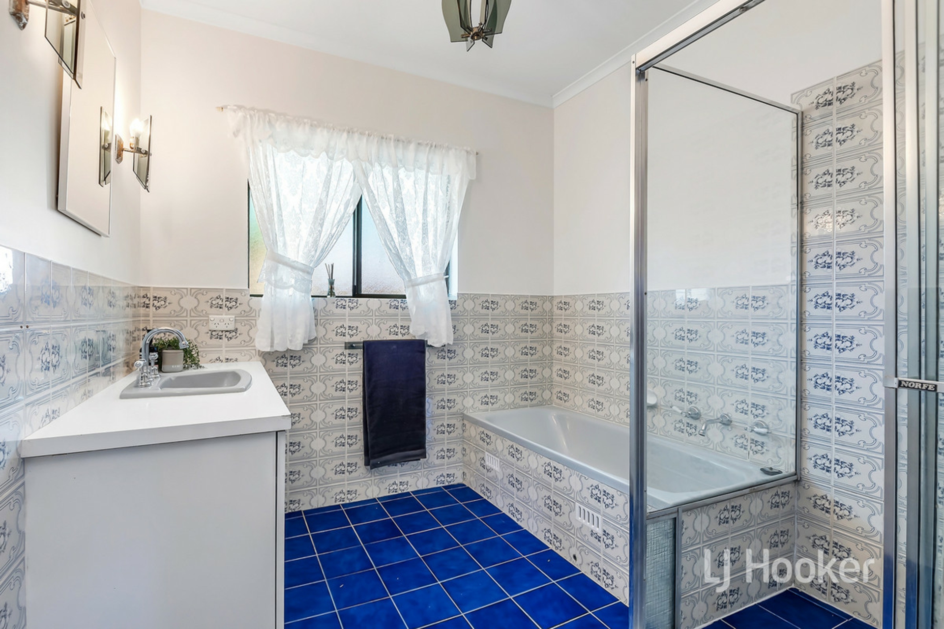 64 Carruthers Drive, MODBURY NORTH