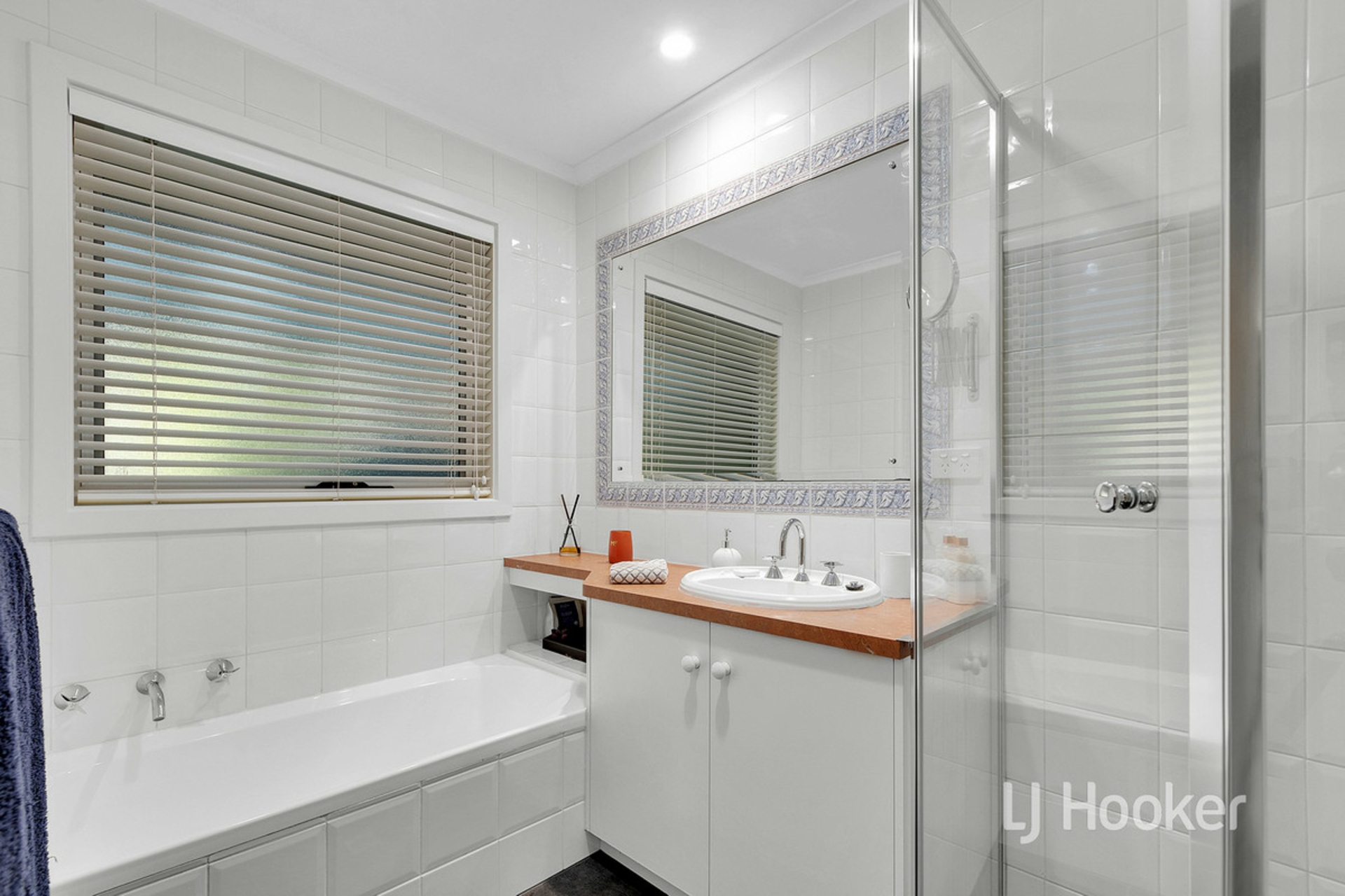 6 Yateri Court, GREENWITH