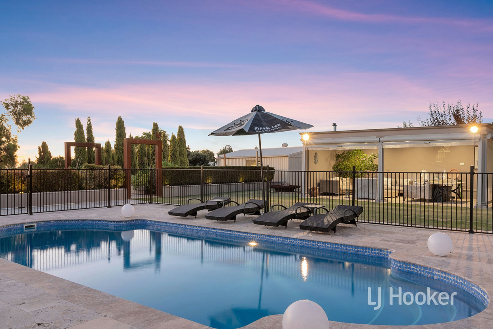 6 Yateri Court, GREENWITH