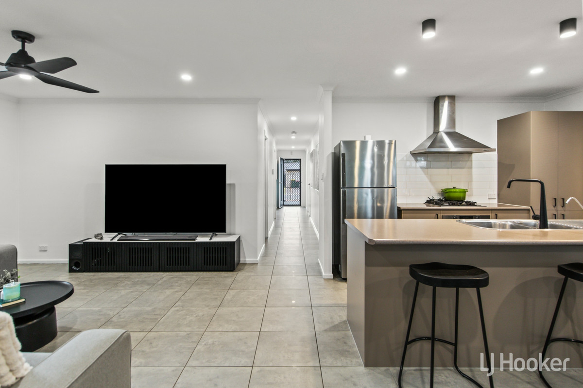 22 Oakwood Circuit, MUNNO PARA WEST
