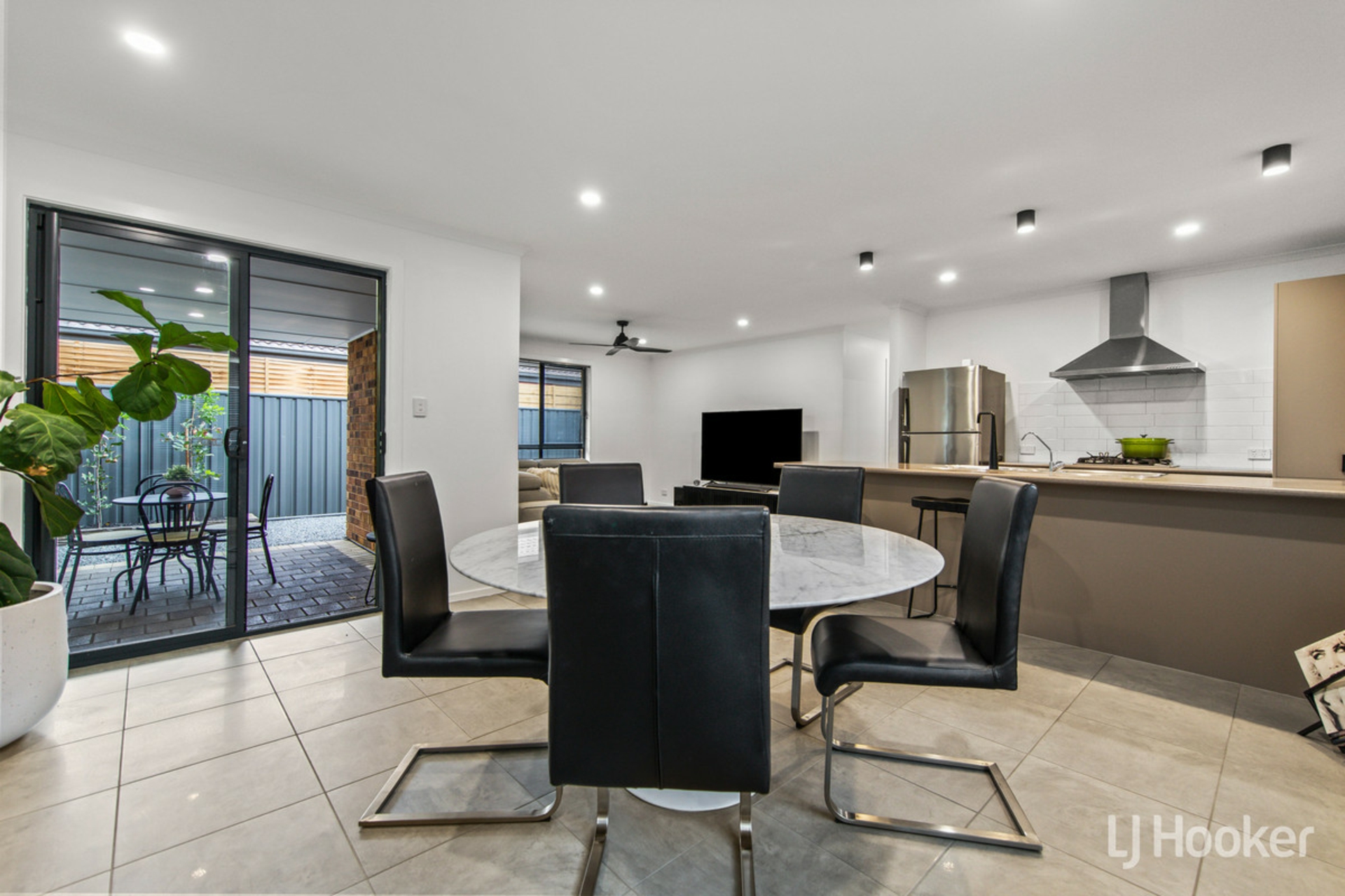 22 Oakwood Circuit, MUNNO PARA WEST