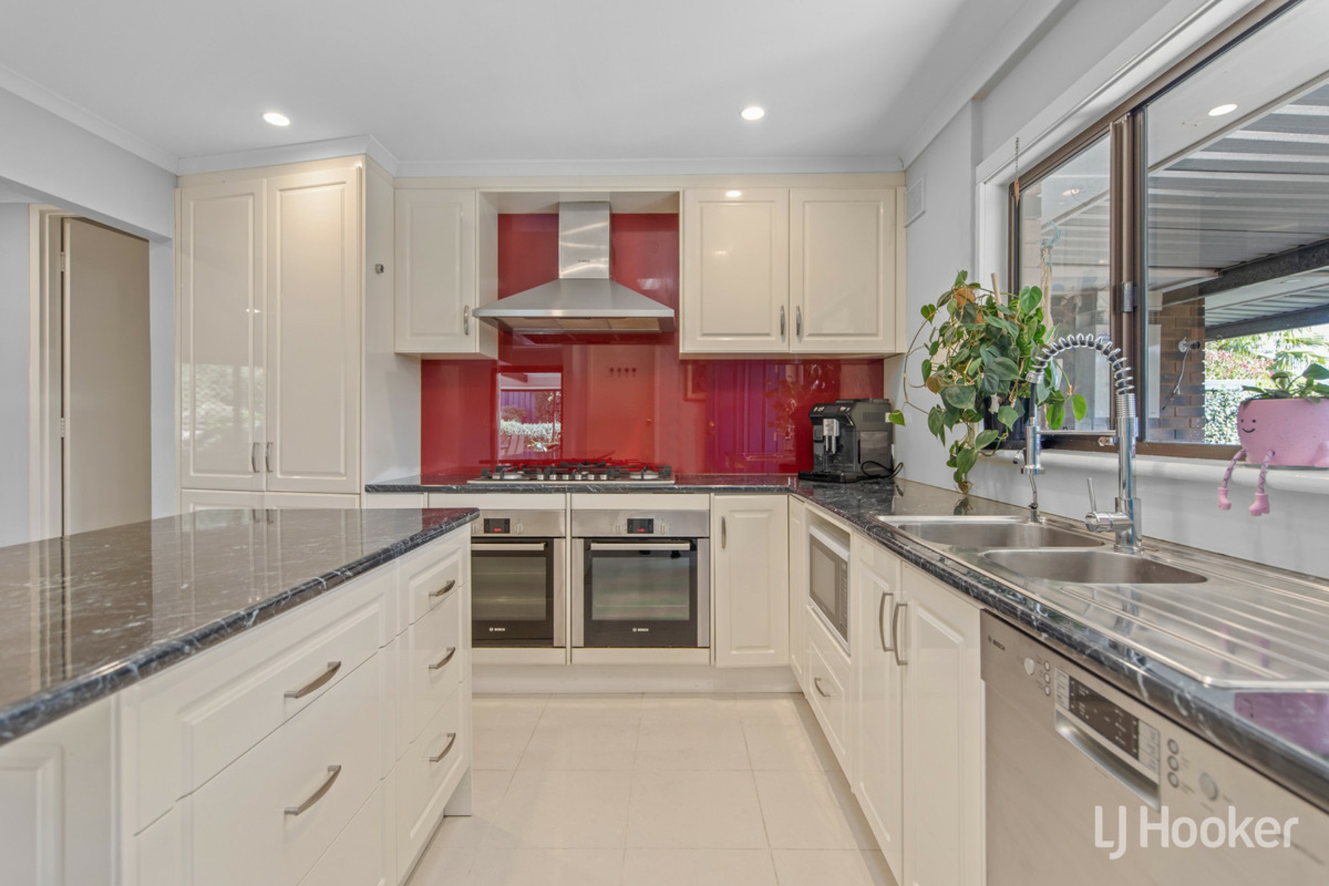 8 Brabham Crescent, GULFVIEW HEIGHTS