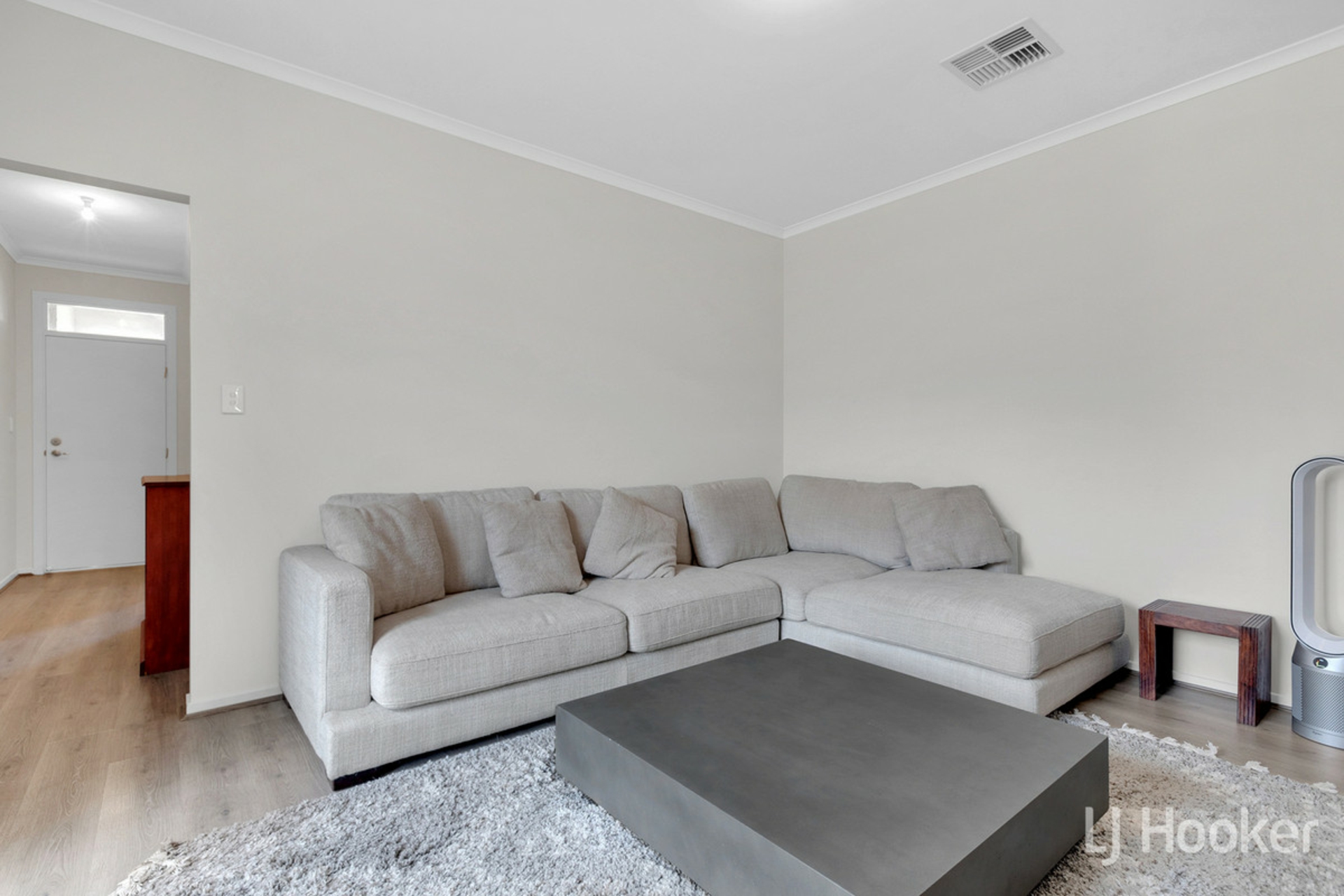 8 Pride Avenue, MUNNO PARA