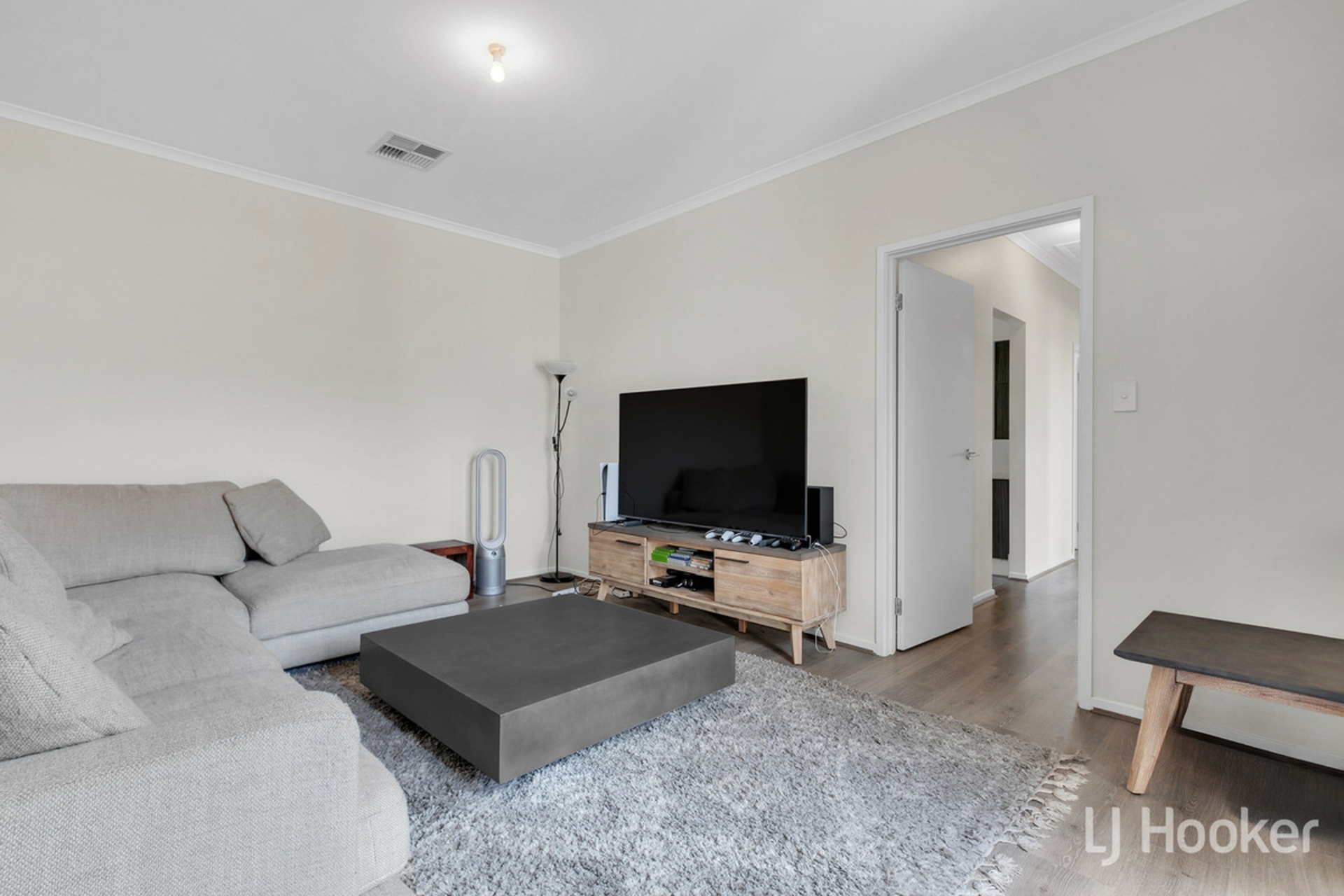8 Pride Avenue, MUNNO PARA