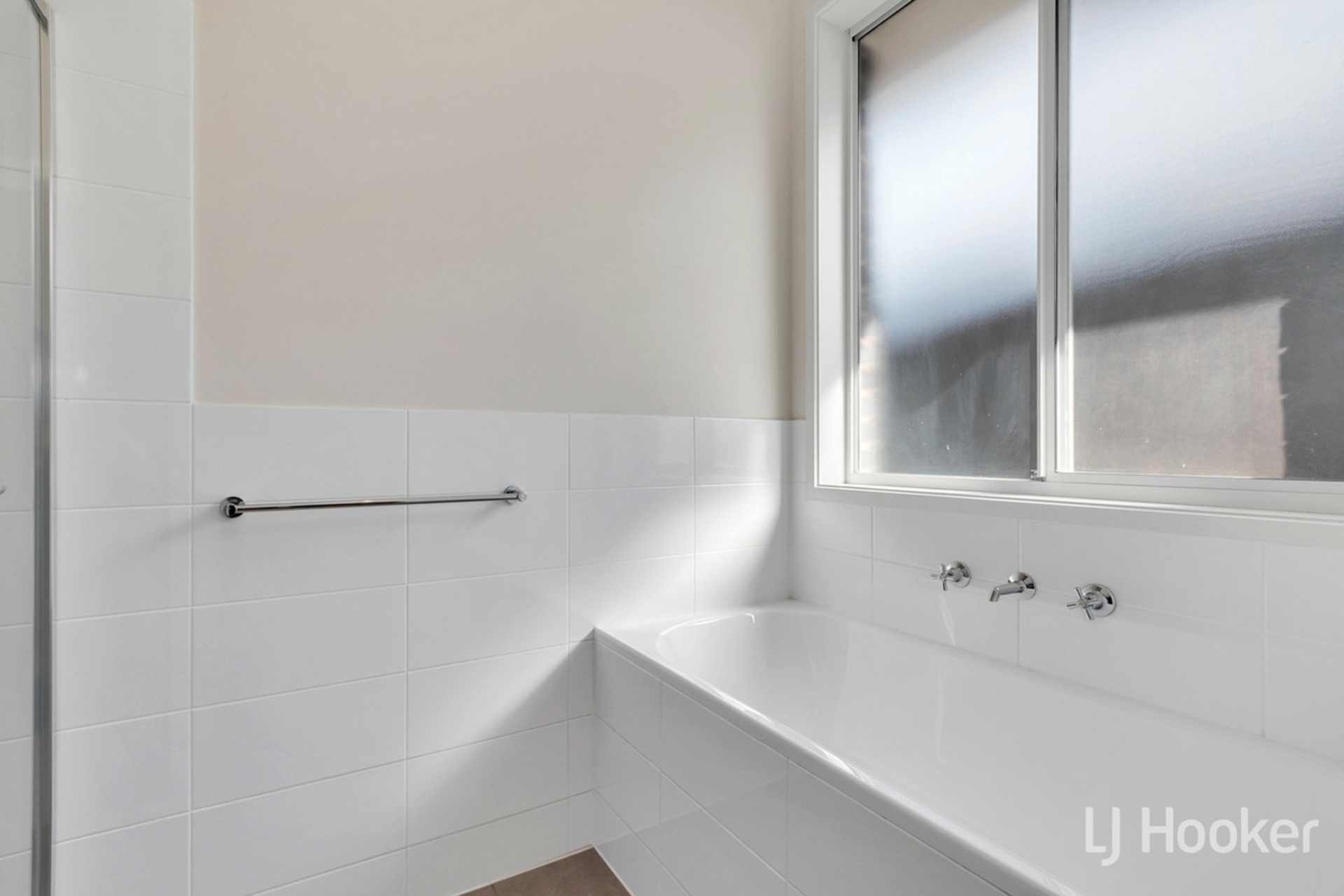 8 Pride Avenue, MUNNO PARA