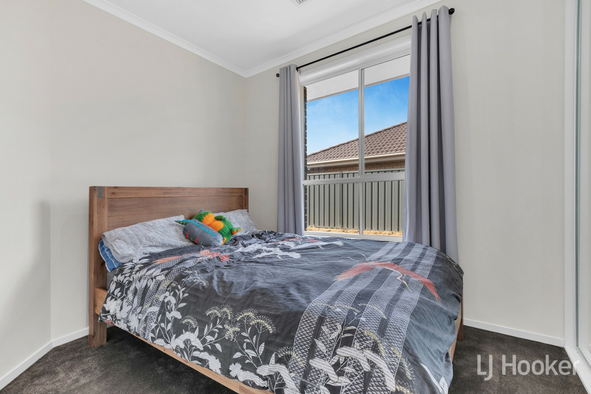 8 Pride Avenue, MUNNO PARA