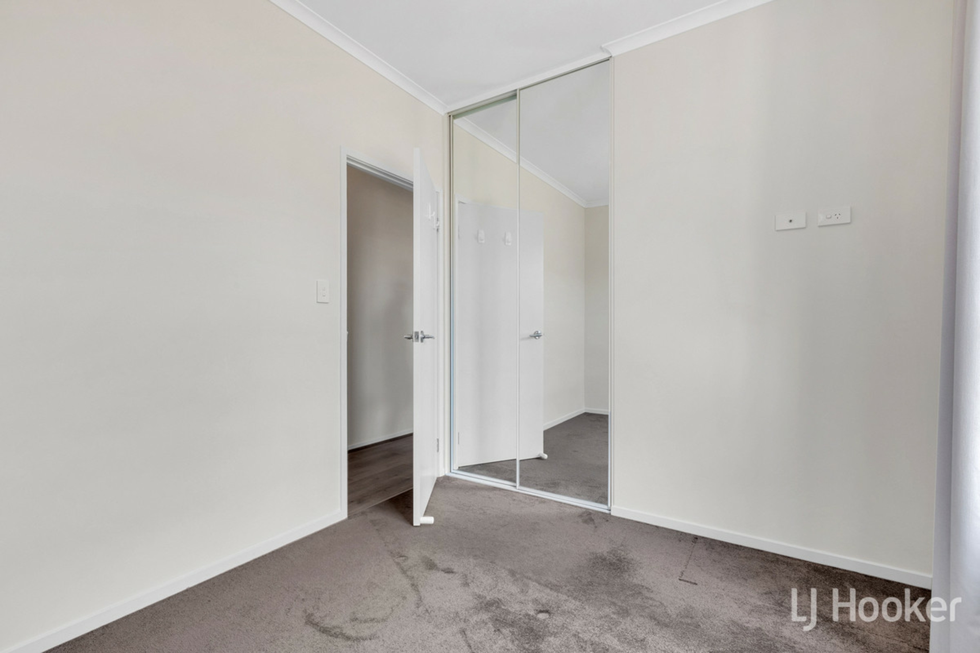 8 Pride Avenue, MUNNO PARA