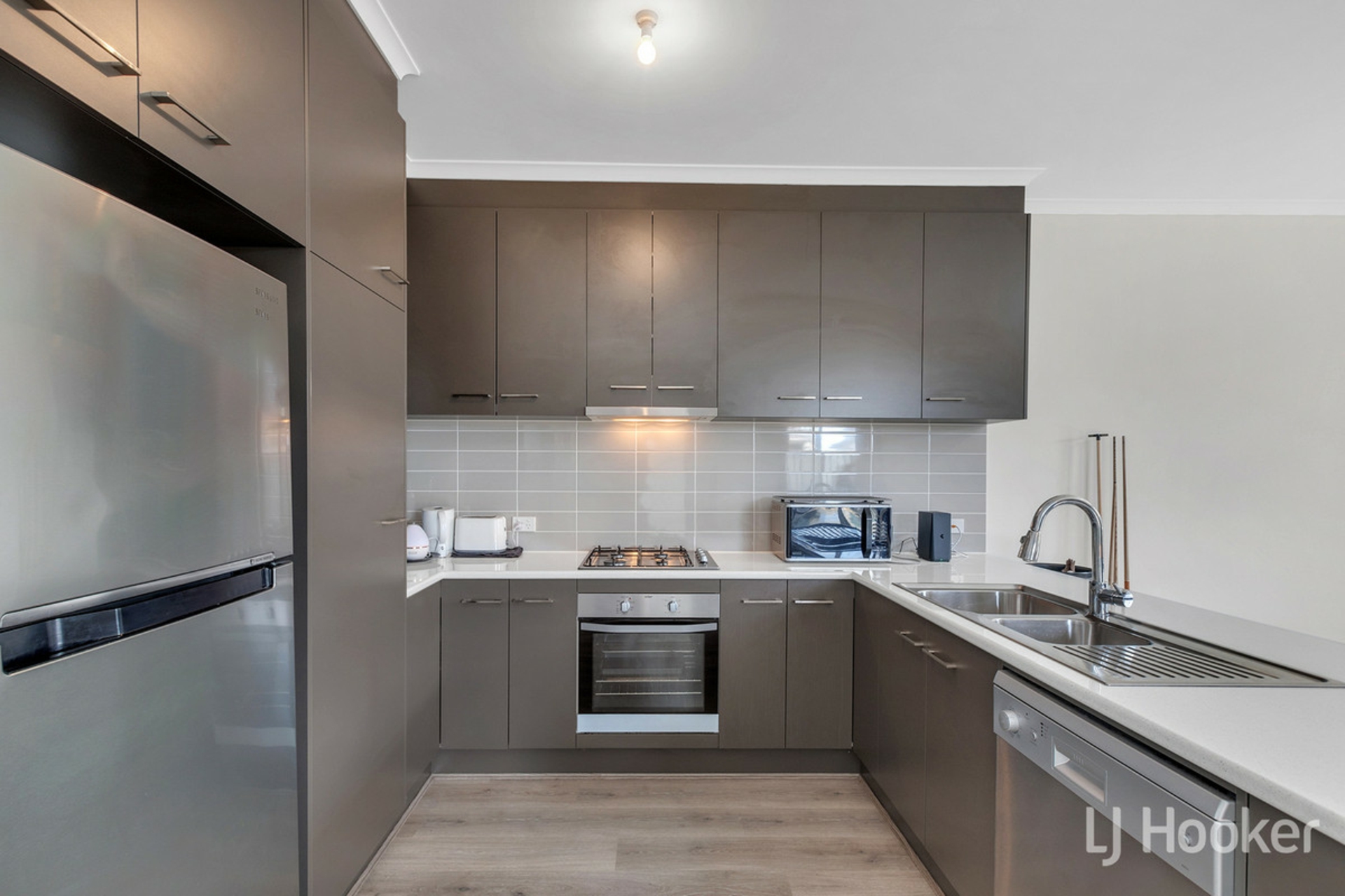 8 Pride Avenue, MUNNO PARA