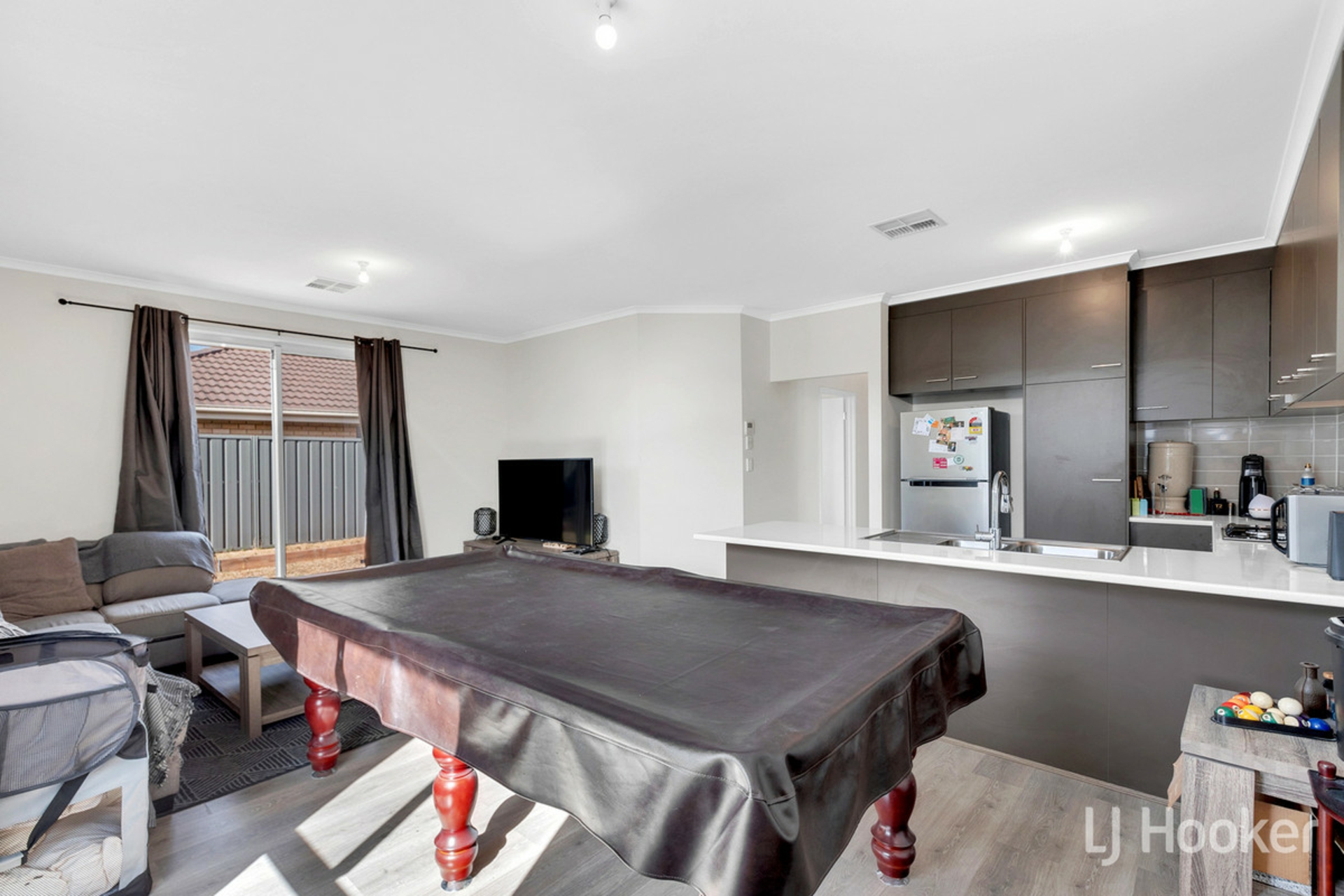 8 Pride Avenue, MUNNO PARA