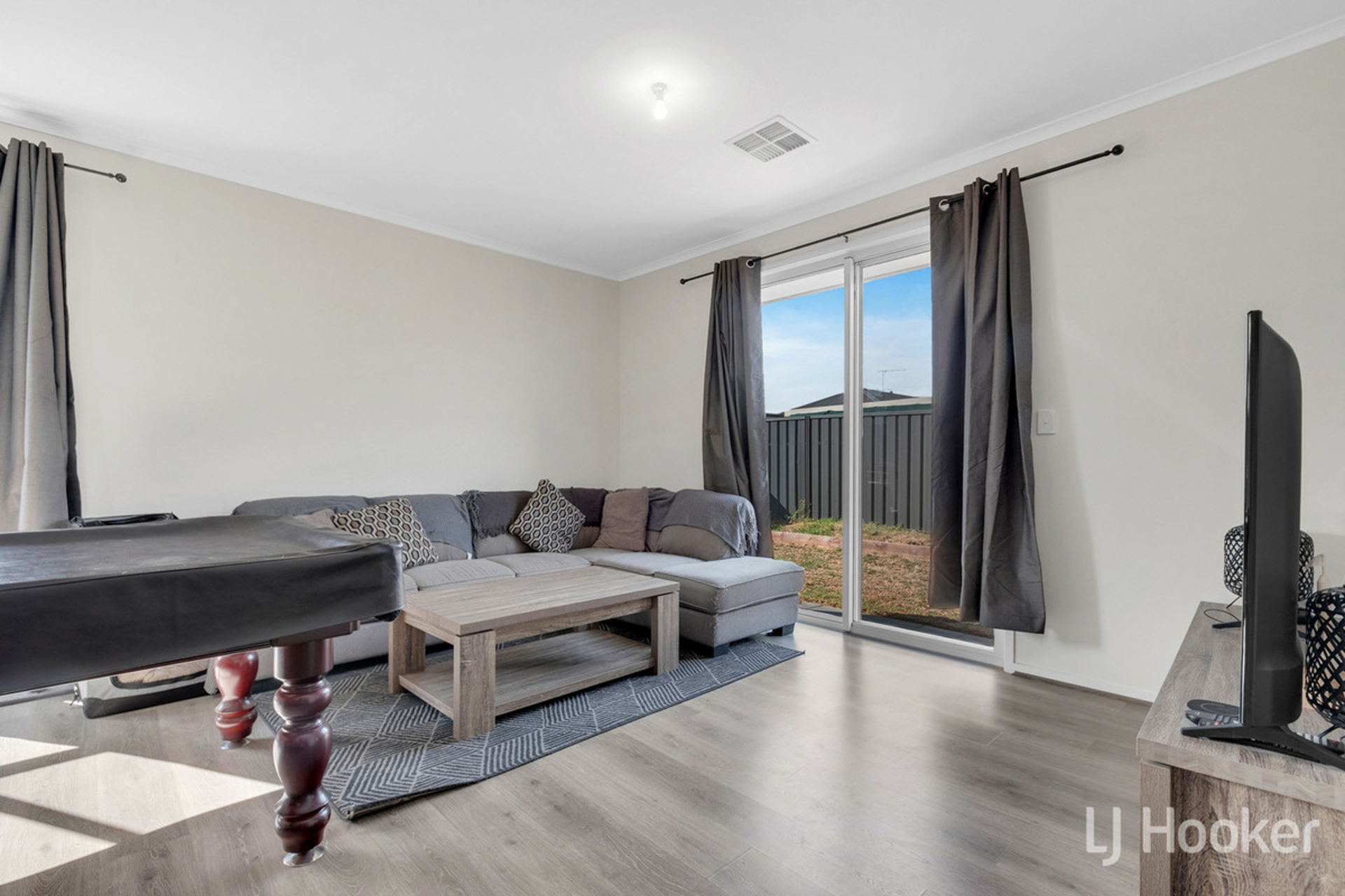 8 Pride Avenue, MUNNO PARA