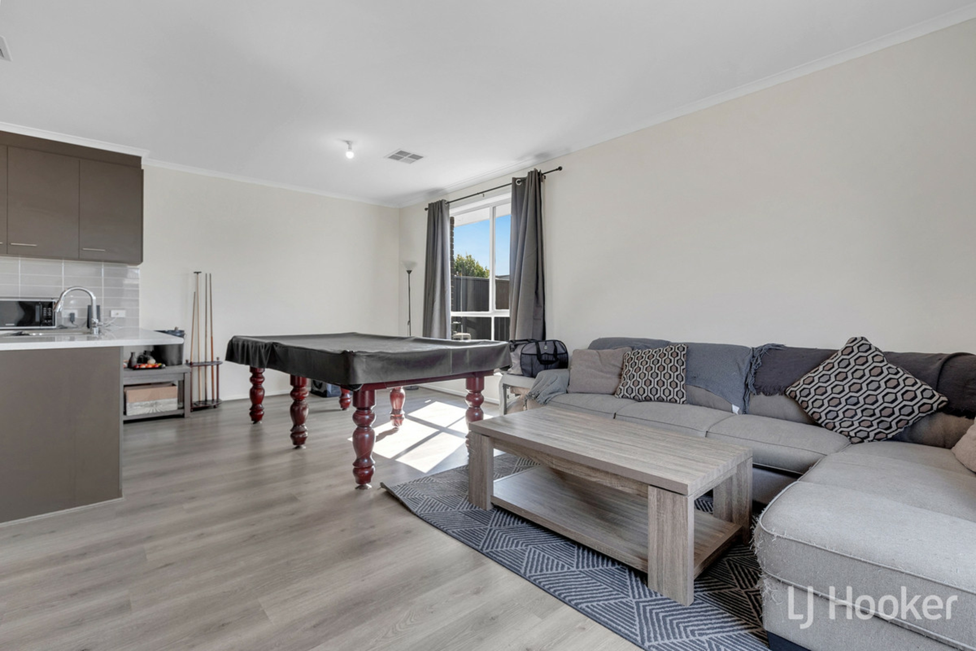 8 Pride Avenue, MUNNO PARA