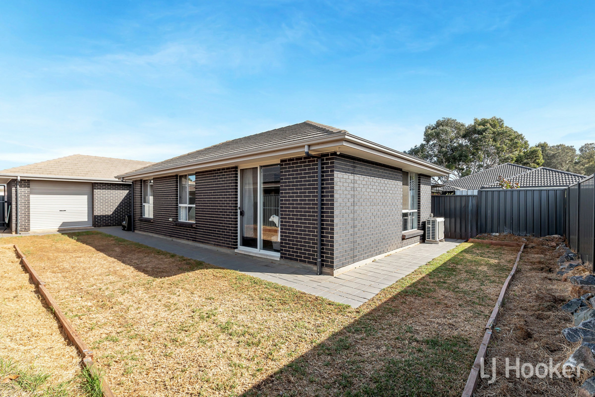 8 Pride Avenue, MUNNO PARA