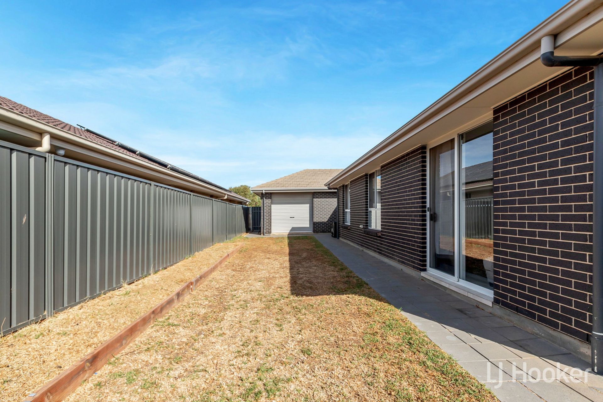 8 Pride Avenue, MUNNO PARA