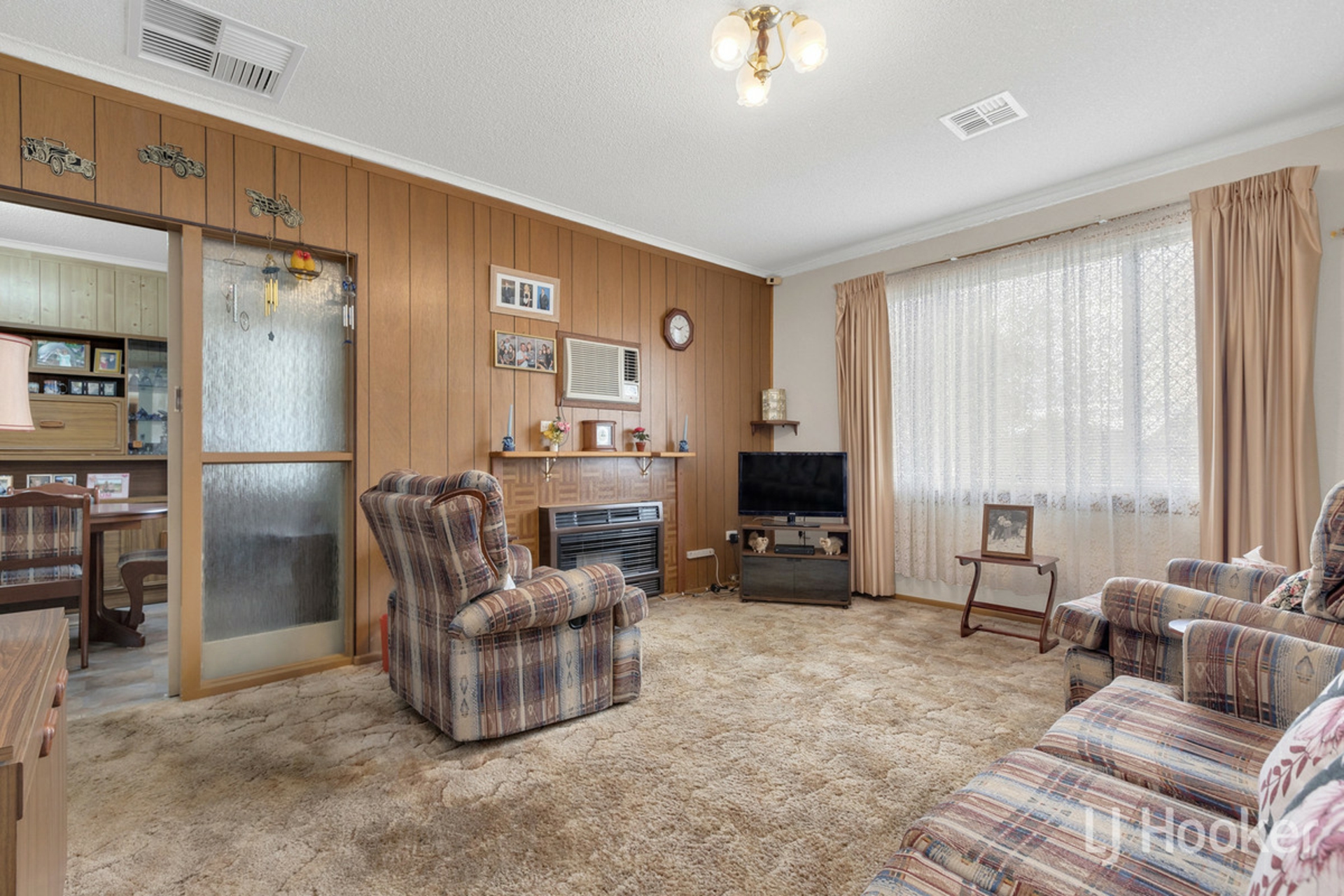 60 St Leonard Crescent, ELIZABETH DOWNS