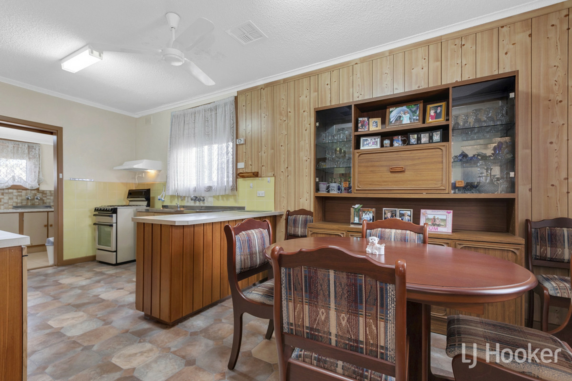 60 St Leonard Crescent, ELIZABETH DOWNS
