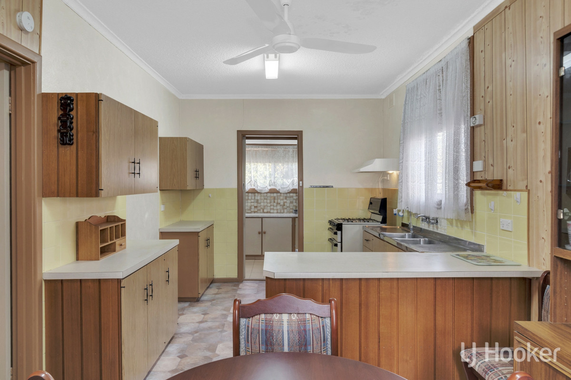 60 St Leonard Crescent, ELIZABETH DOWNS