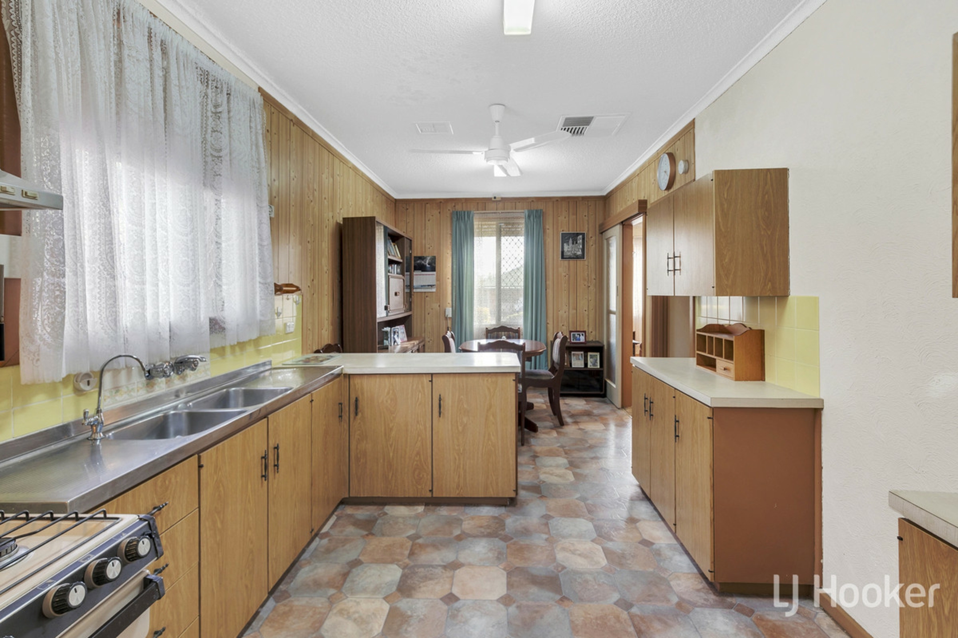 60 St Leonard Crescent, ELIZABETH DOWNS