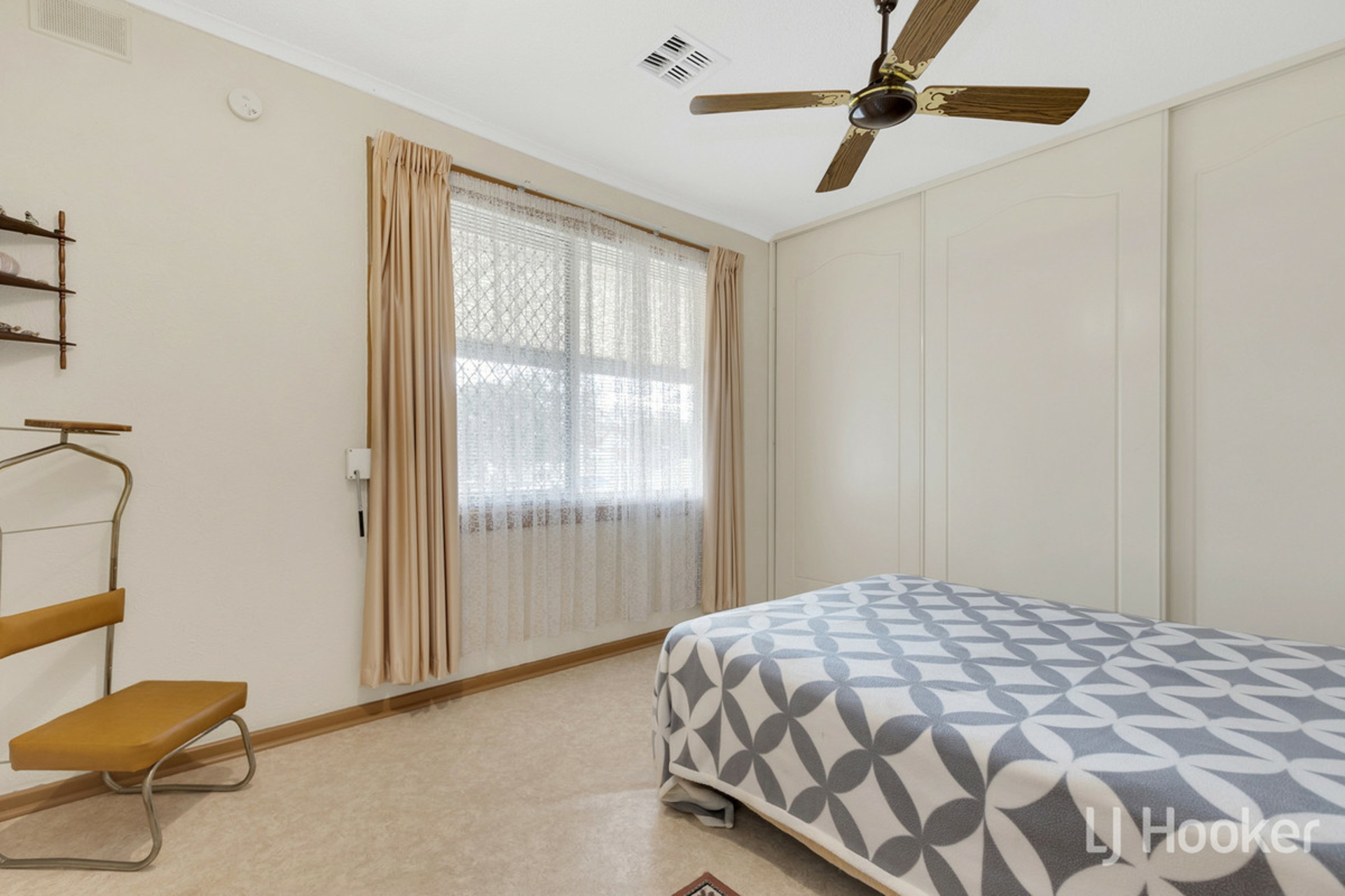 60 St Leonard Crescent, ELIZABETH DOWNS