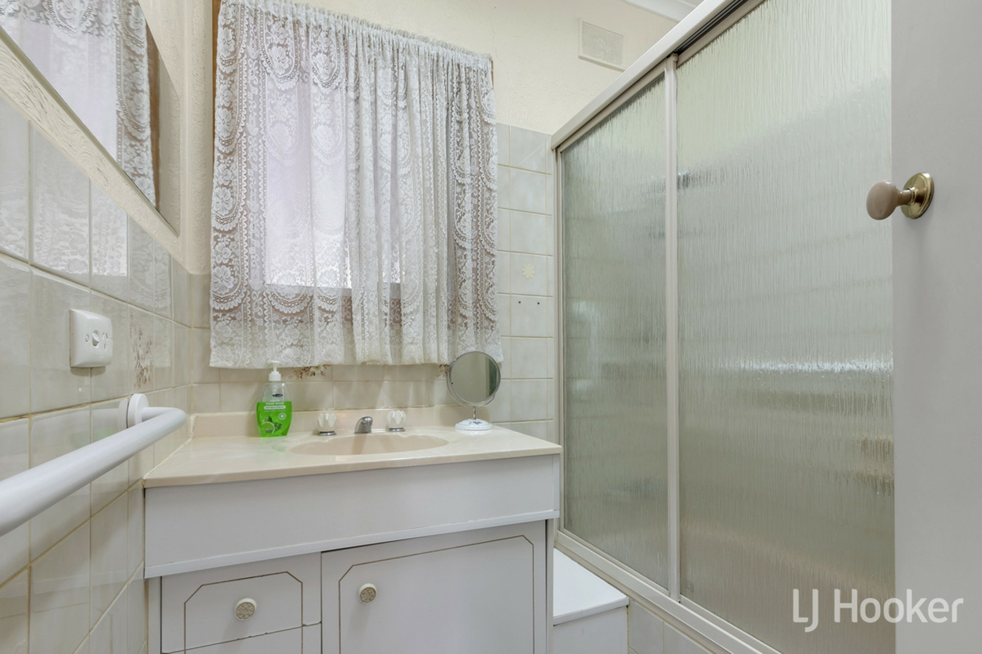 60 St Leonard Crescent, ELIZABETH DOWNS