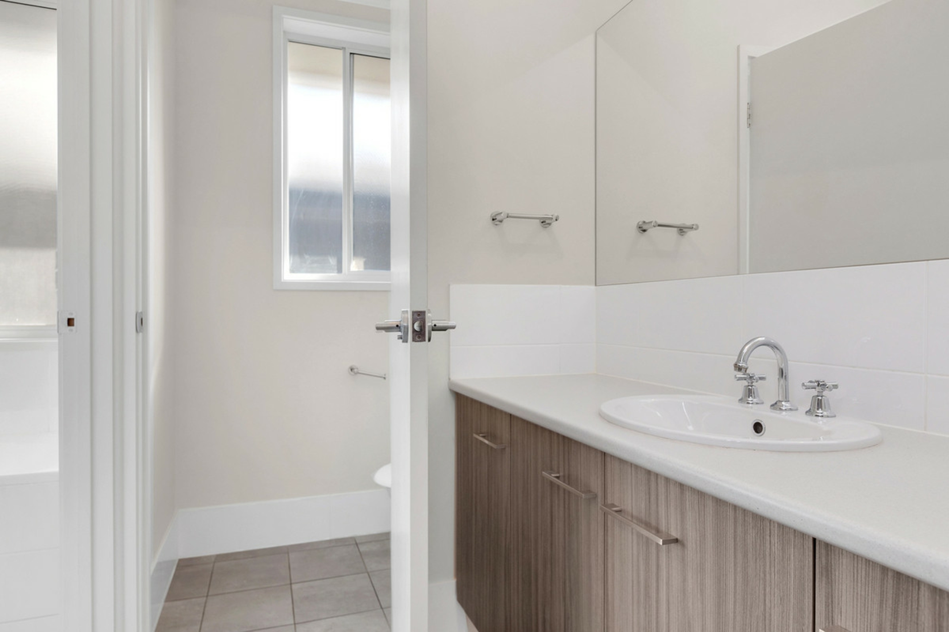 8 Pride Avenue, MUNNO PARA