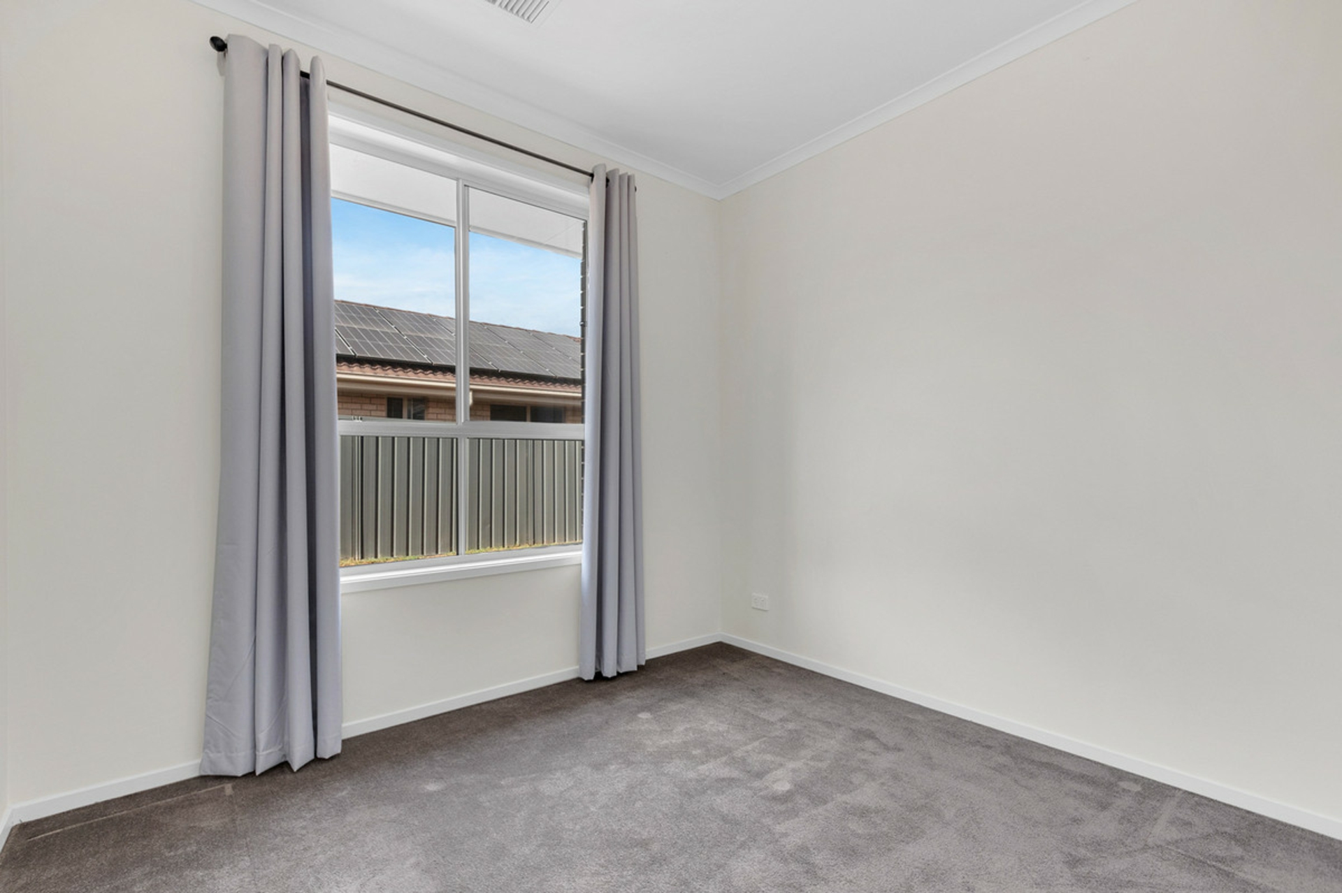 8 Pride Avenue, MUNNO PARA