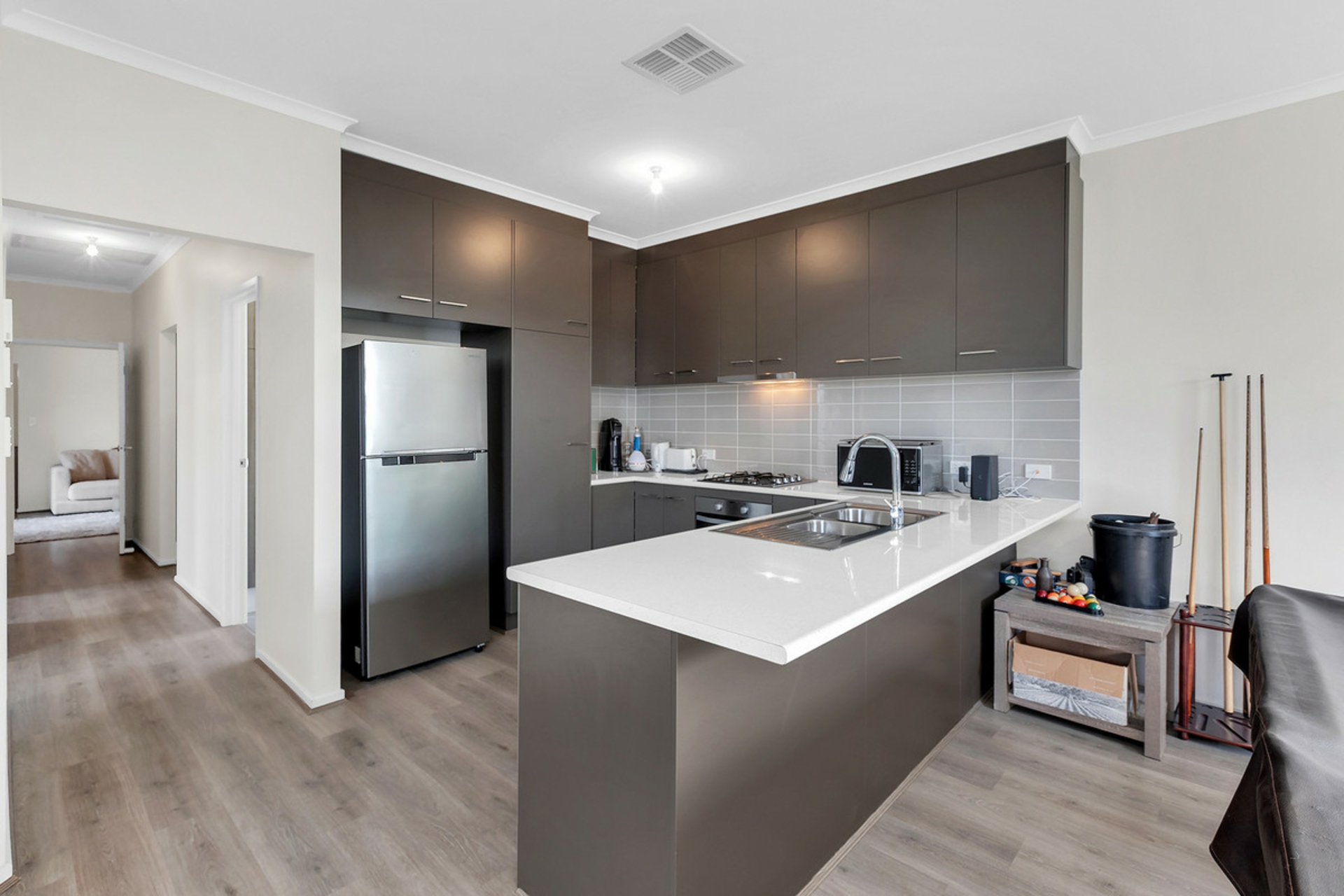 8 Pride Avenue, MUNNO PARA