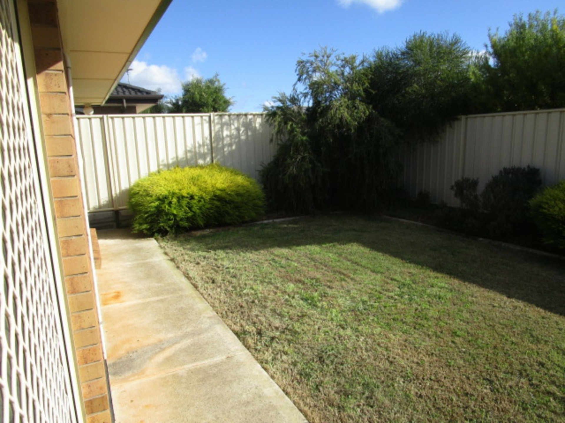 16 Strathmore Avenue, SMITHFIELD