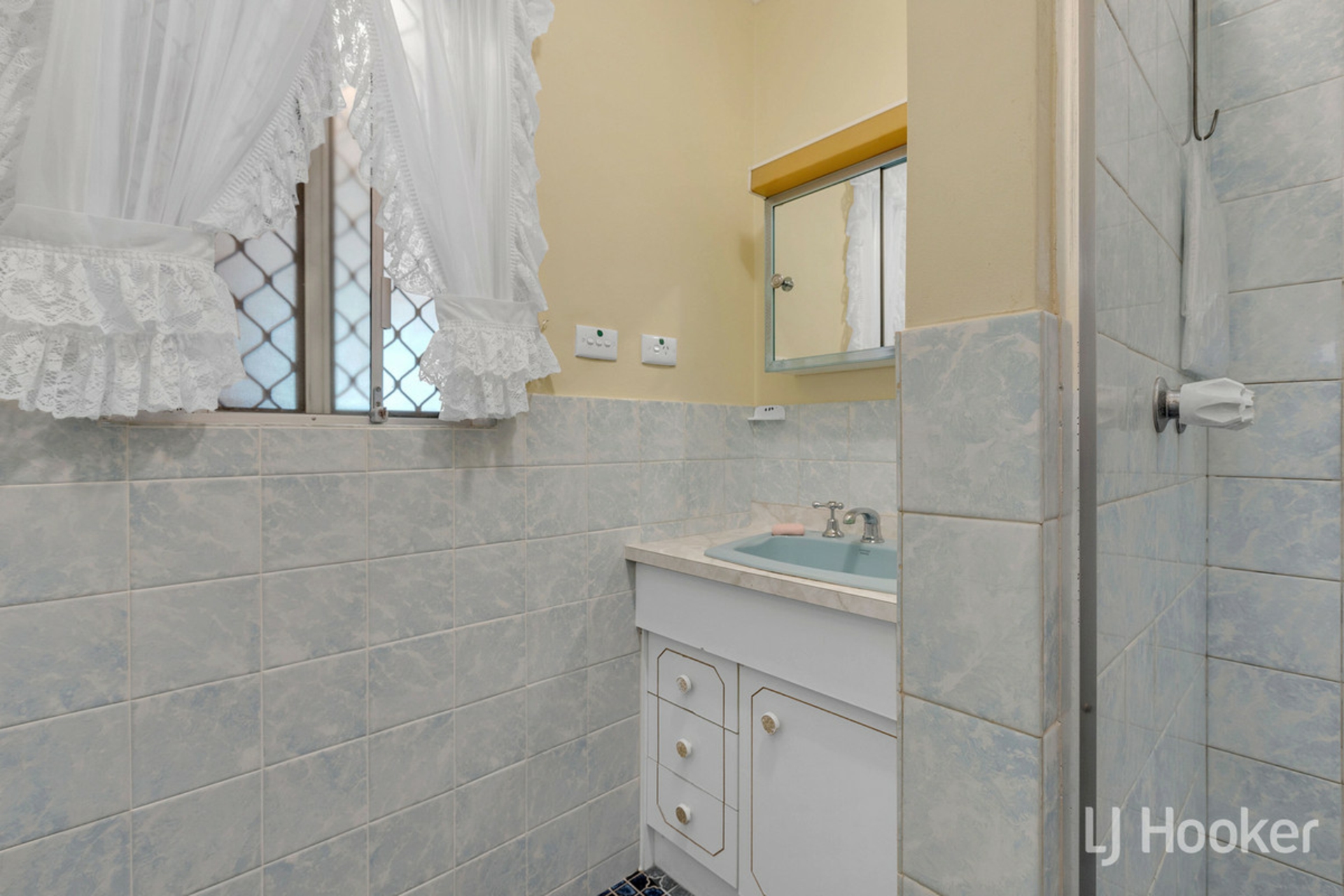 4 Fairfield Road, ELIZABETH GROVE