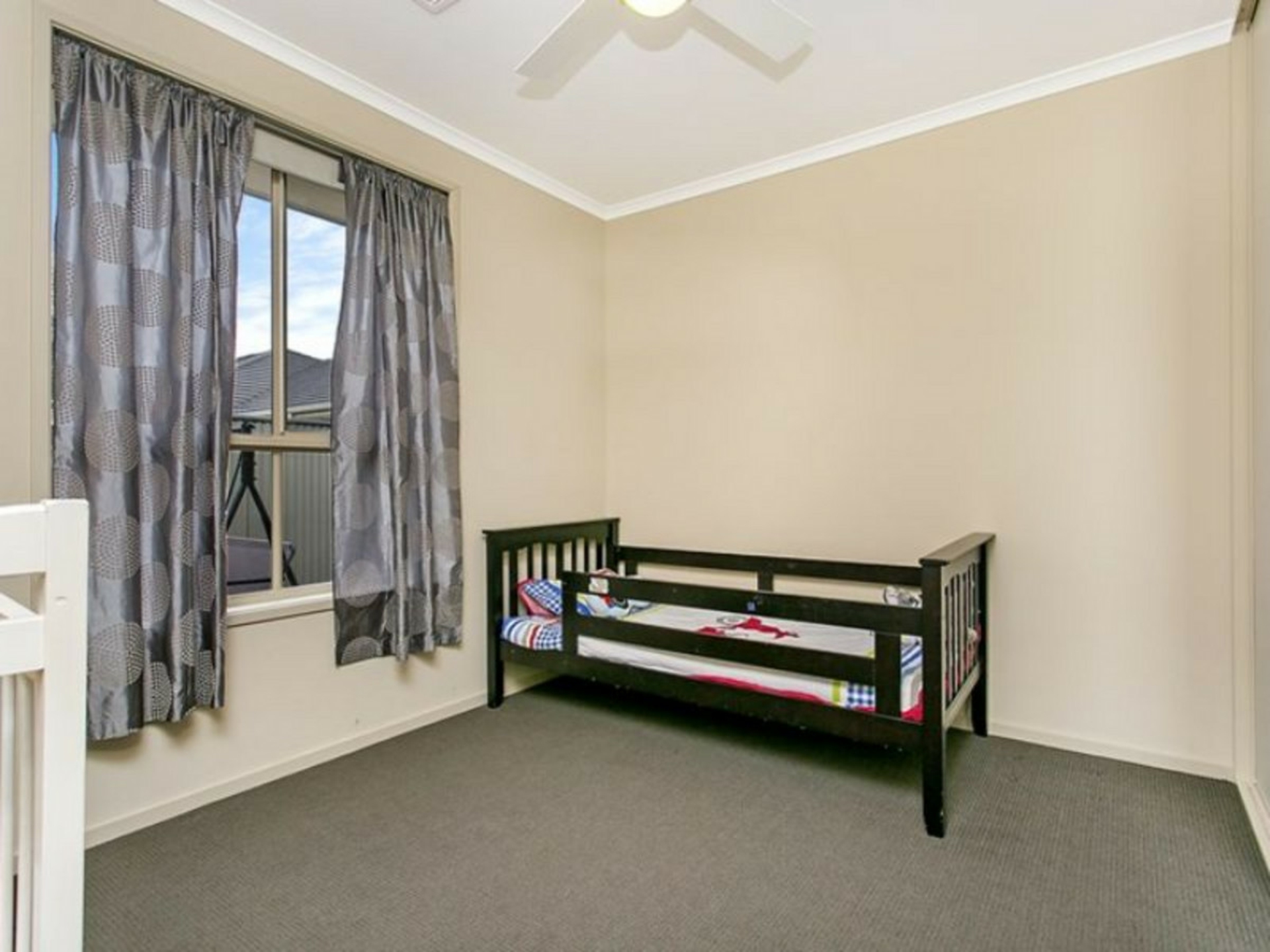8 Edwards John Parade, EYRE