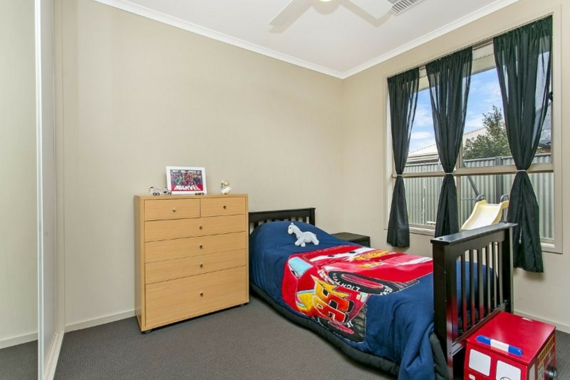 8 Edwards John Parade, EYRE