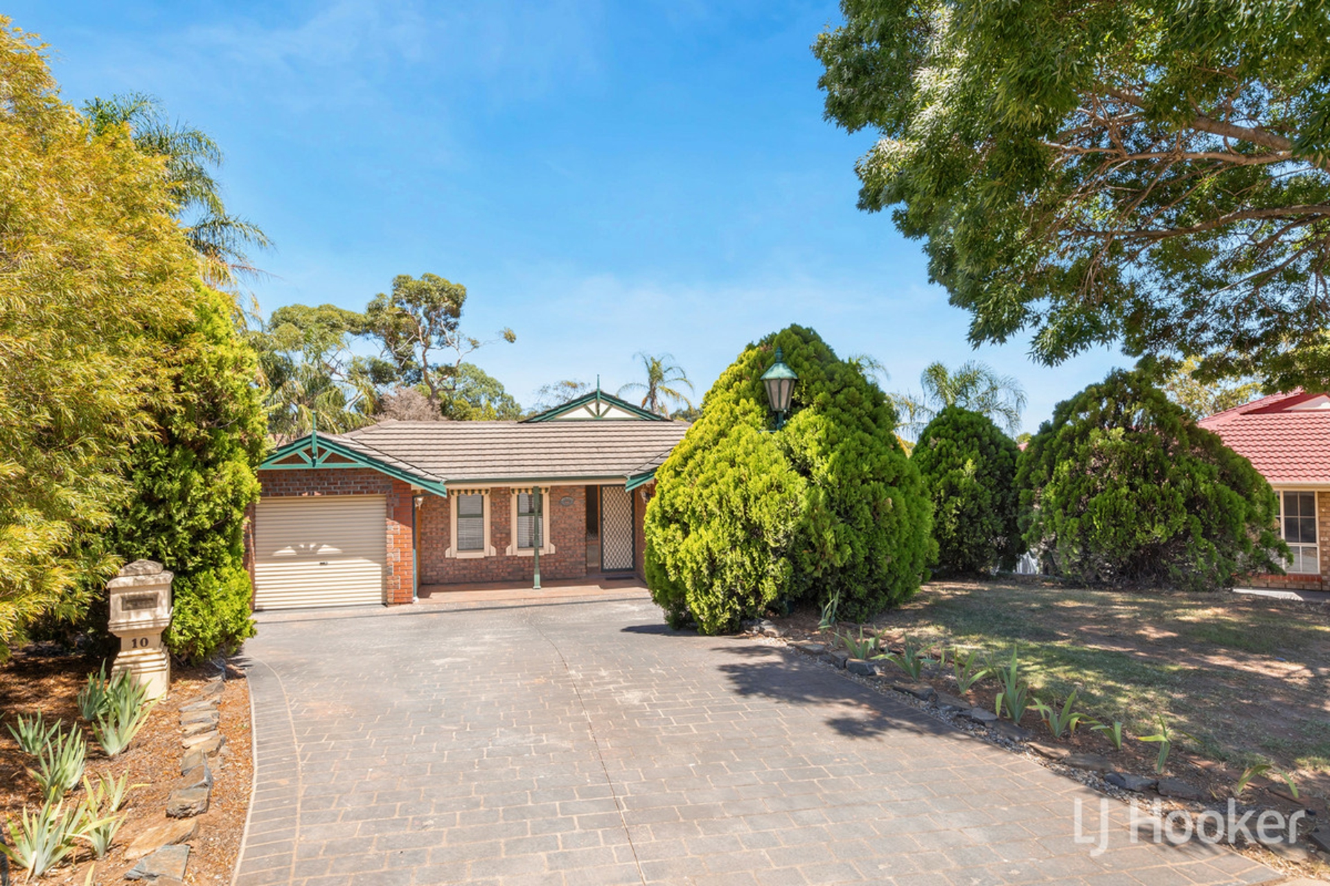 10 Belmont Gardens, HILLBANK