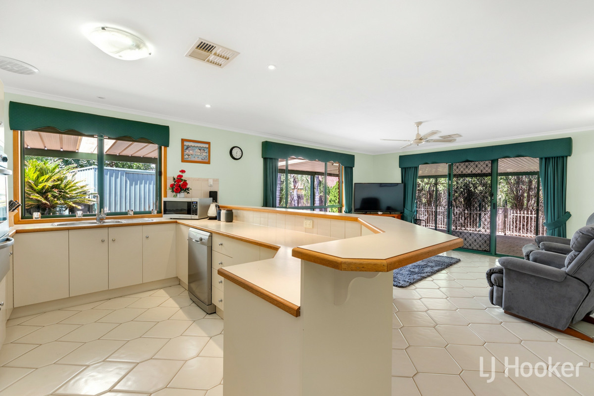 10 Belmont Gardens, HILLBANK