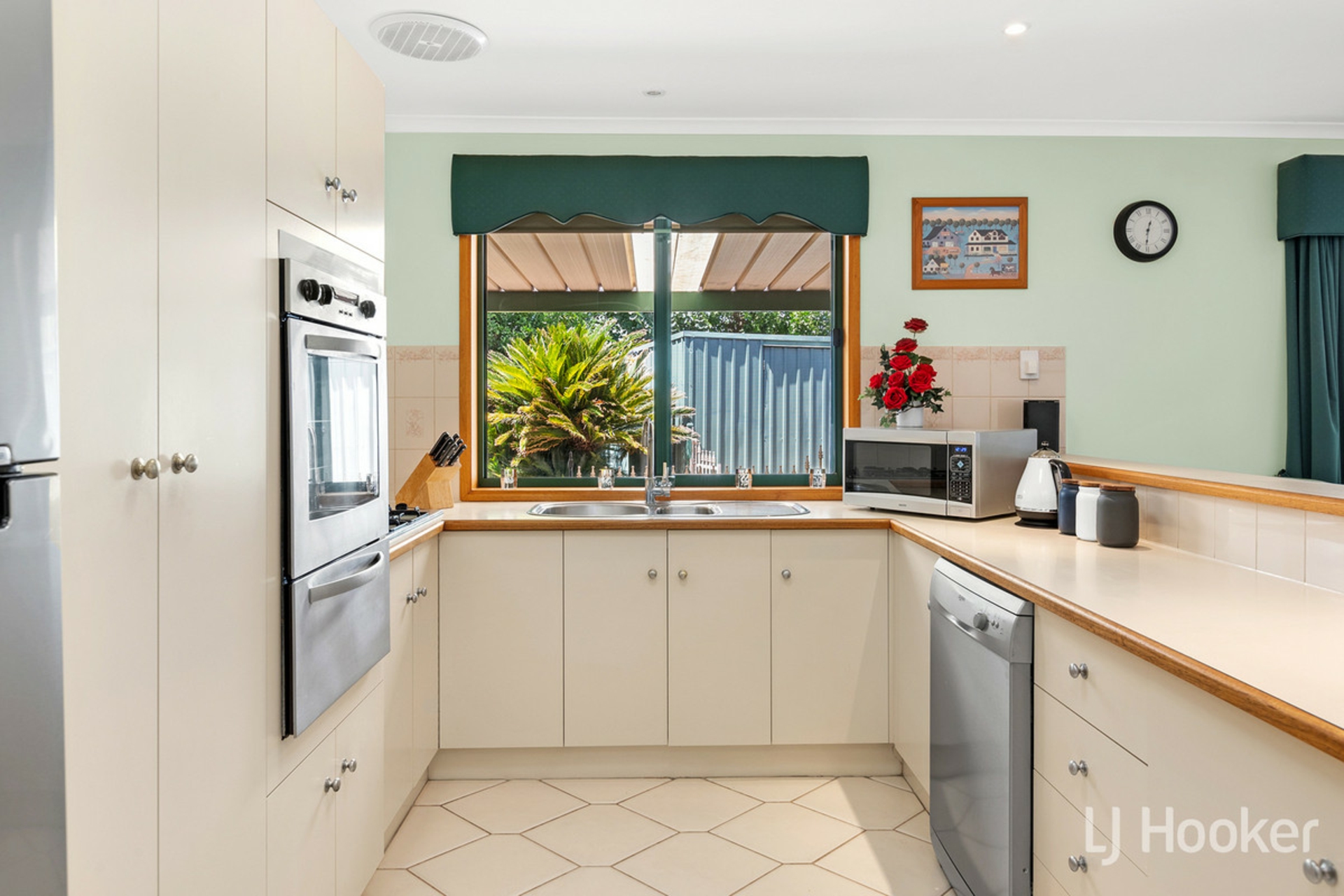 10 Belmont Gardens, HILLBANK