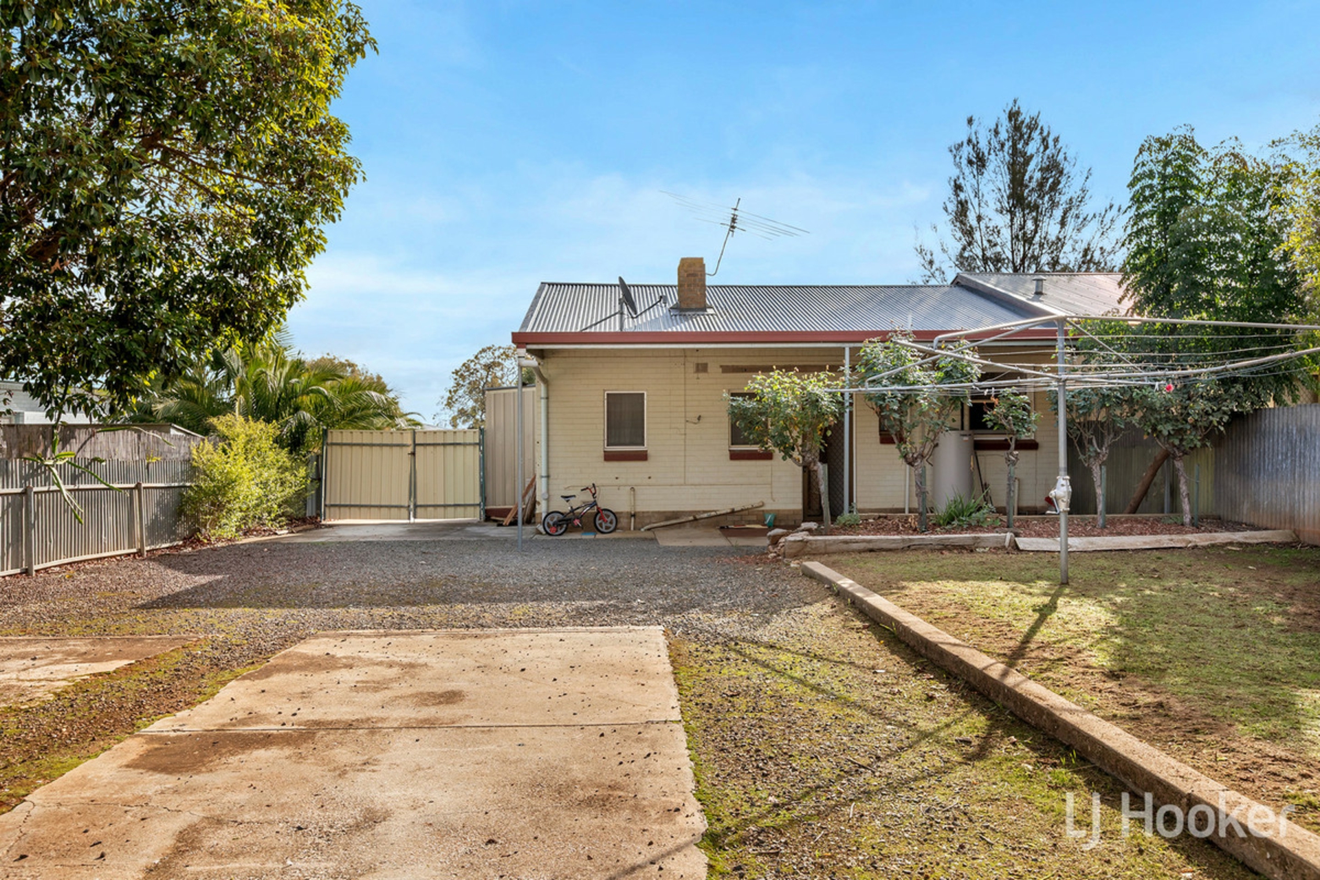 24 Northampton Crescent, ELIZABETH EAST