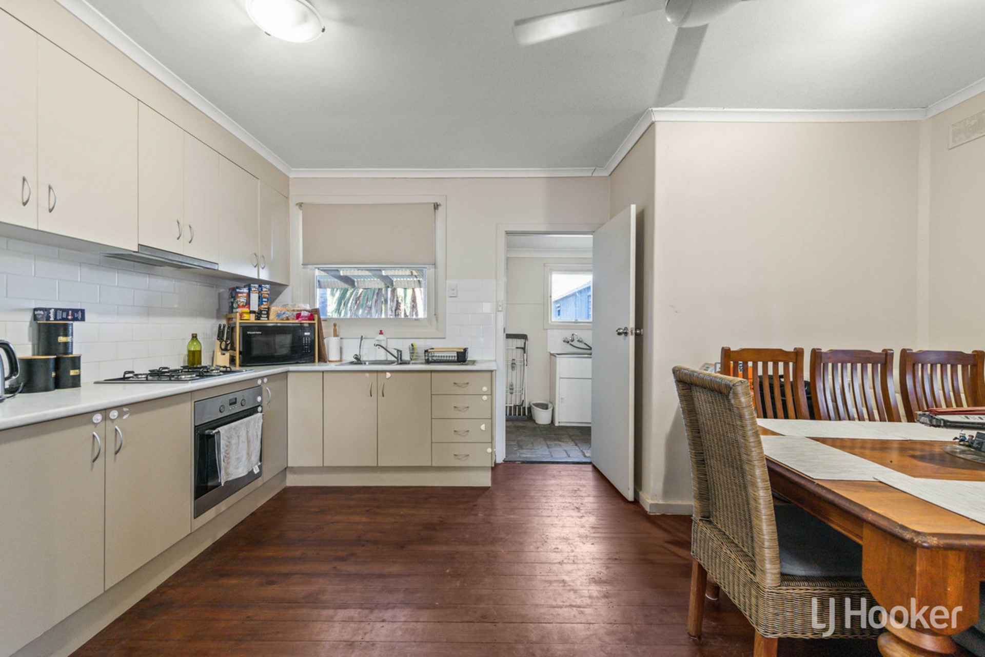 56 Mainwaring Crescent — photo 8 of 27
