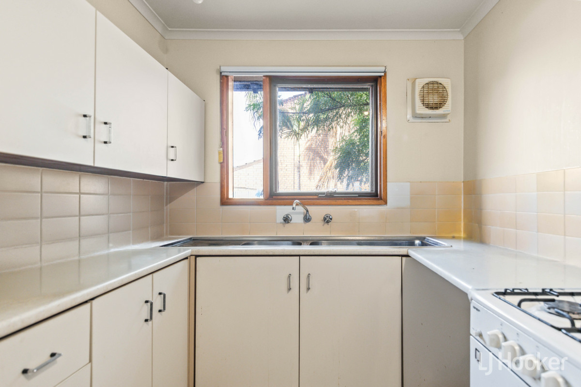 9/47 Amsterdam Crescent — photo 7 of 25