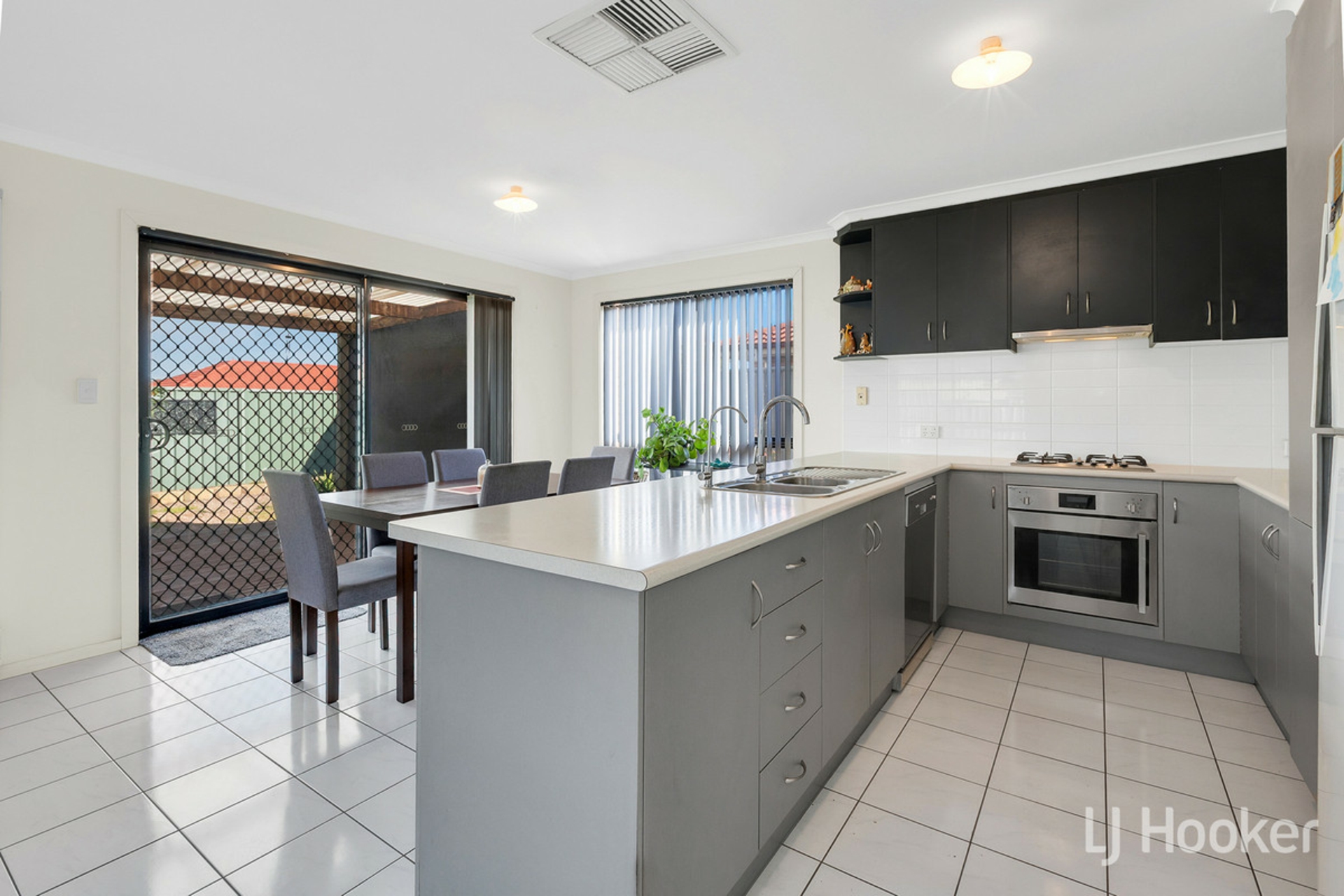 10 Cassia Street — photo 4 of 22