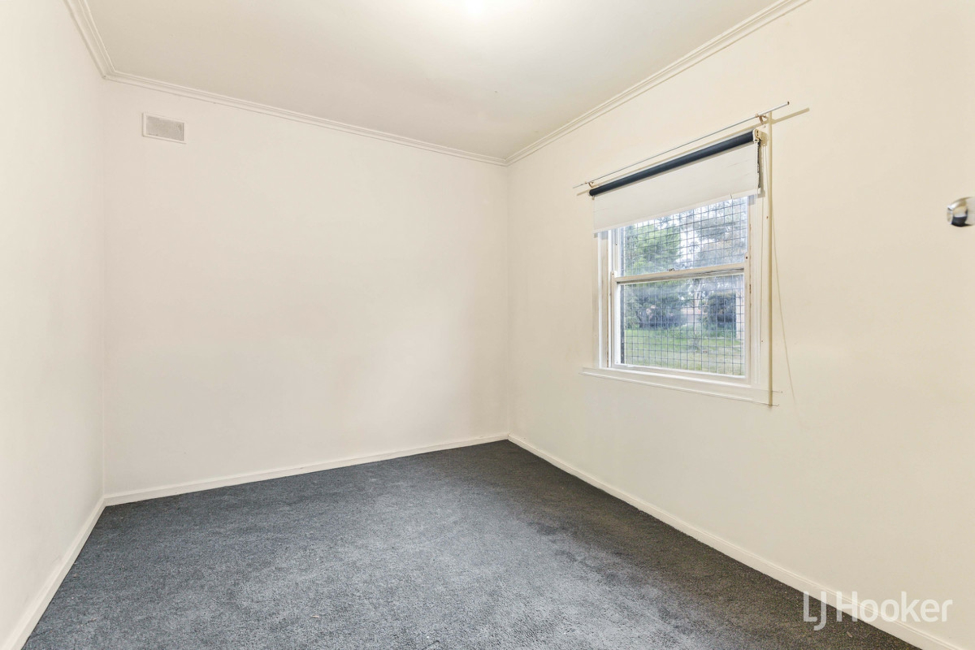 191 Hogarth Road — photo 4 of 26