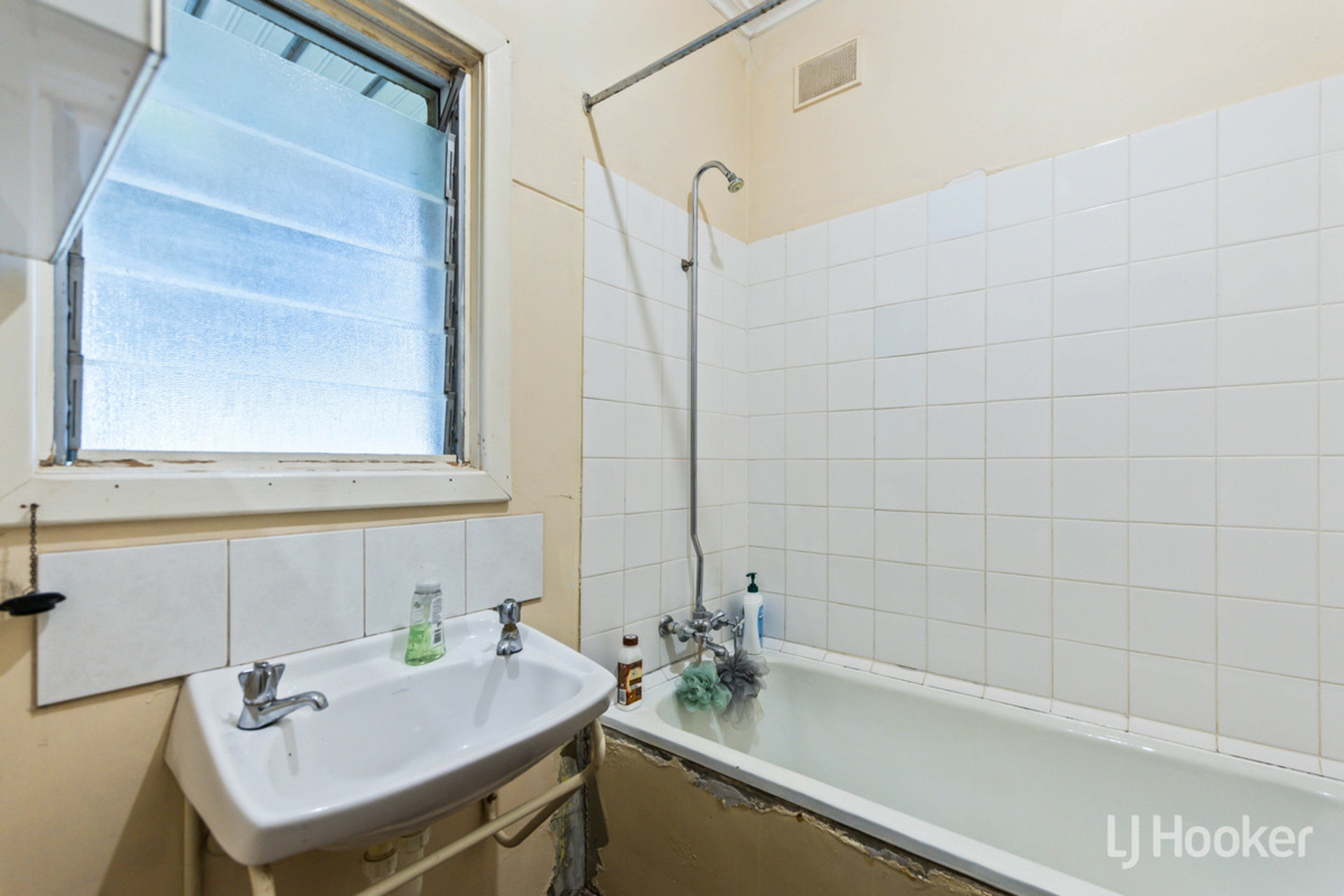 191 Hogarth Road — photo 14 of 26