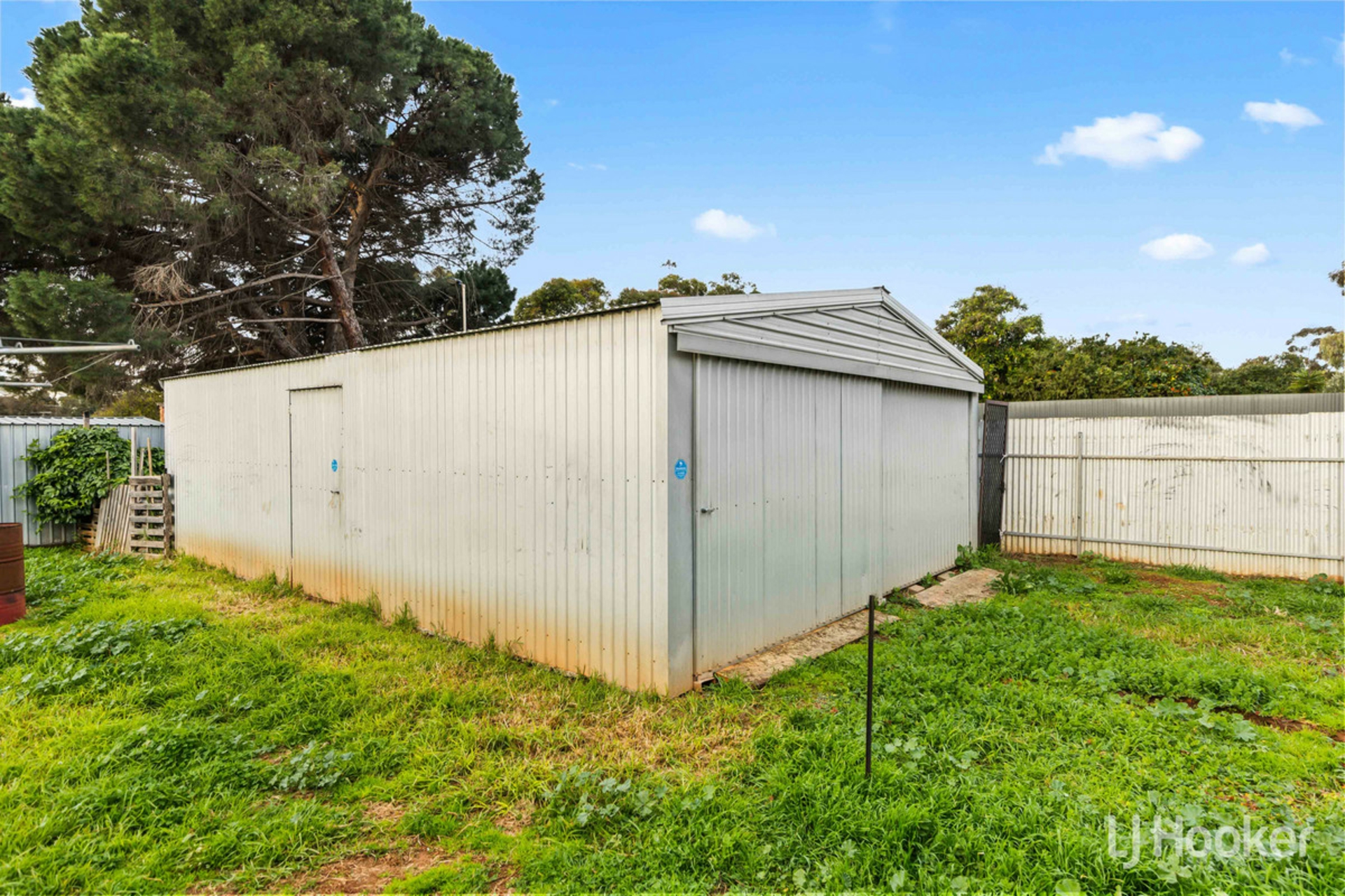 191 Hogarth Road — photo 17 of 26