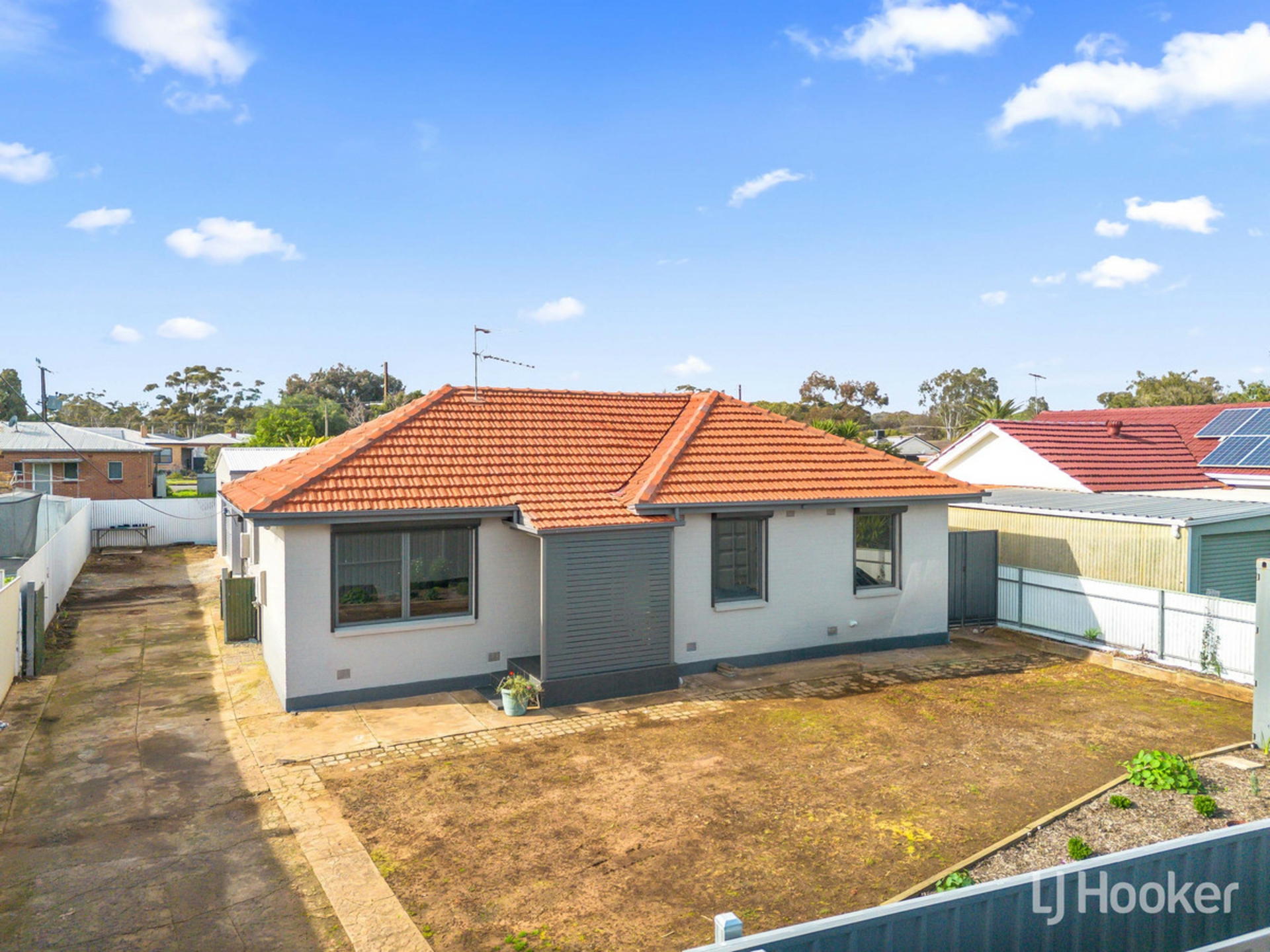 12 Peachey Road — photo 2 of 29