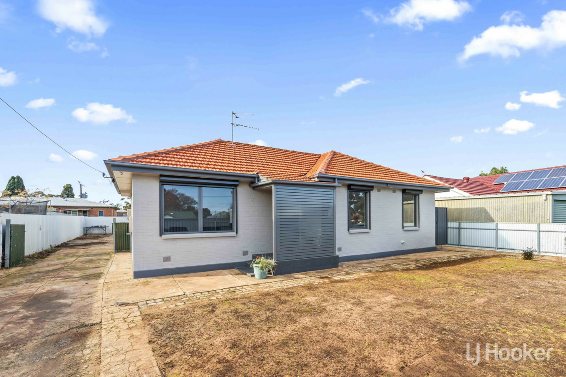 12 Peachey Road — photo 3 of 29