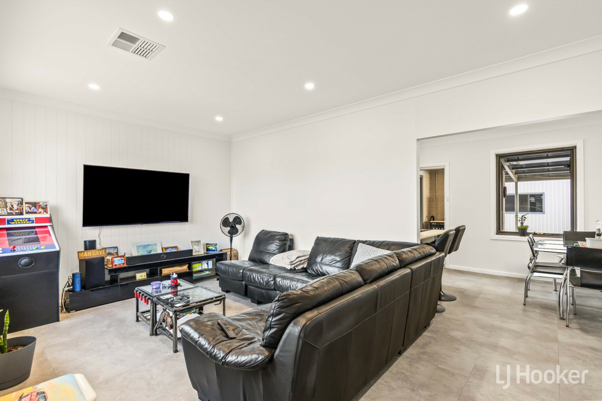 12 Peachey Road — photo 4 of 29