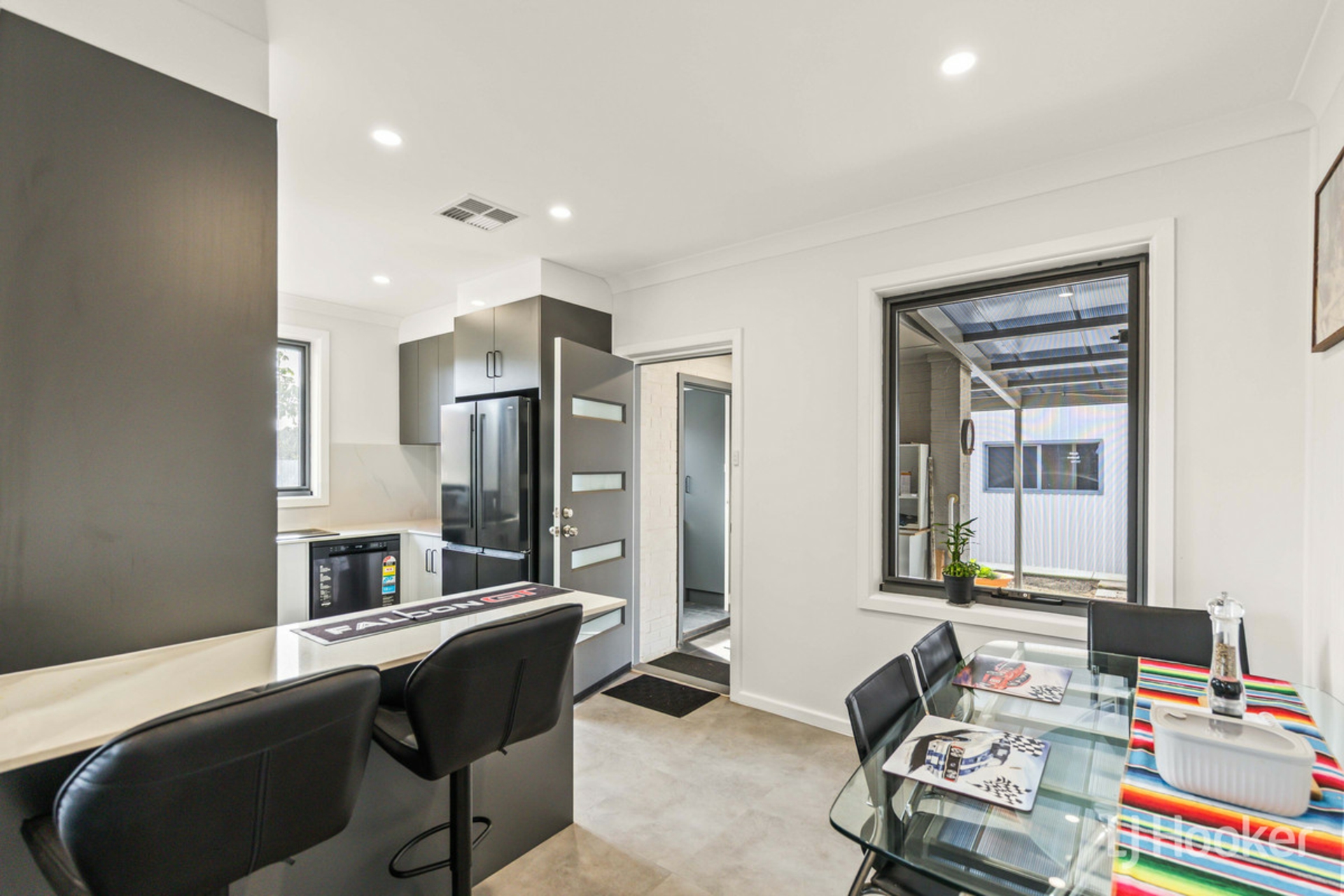 12 Peachey Road — photo 7 of 29