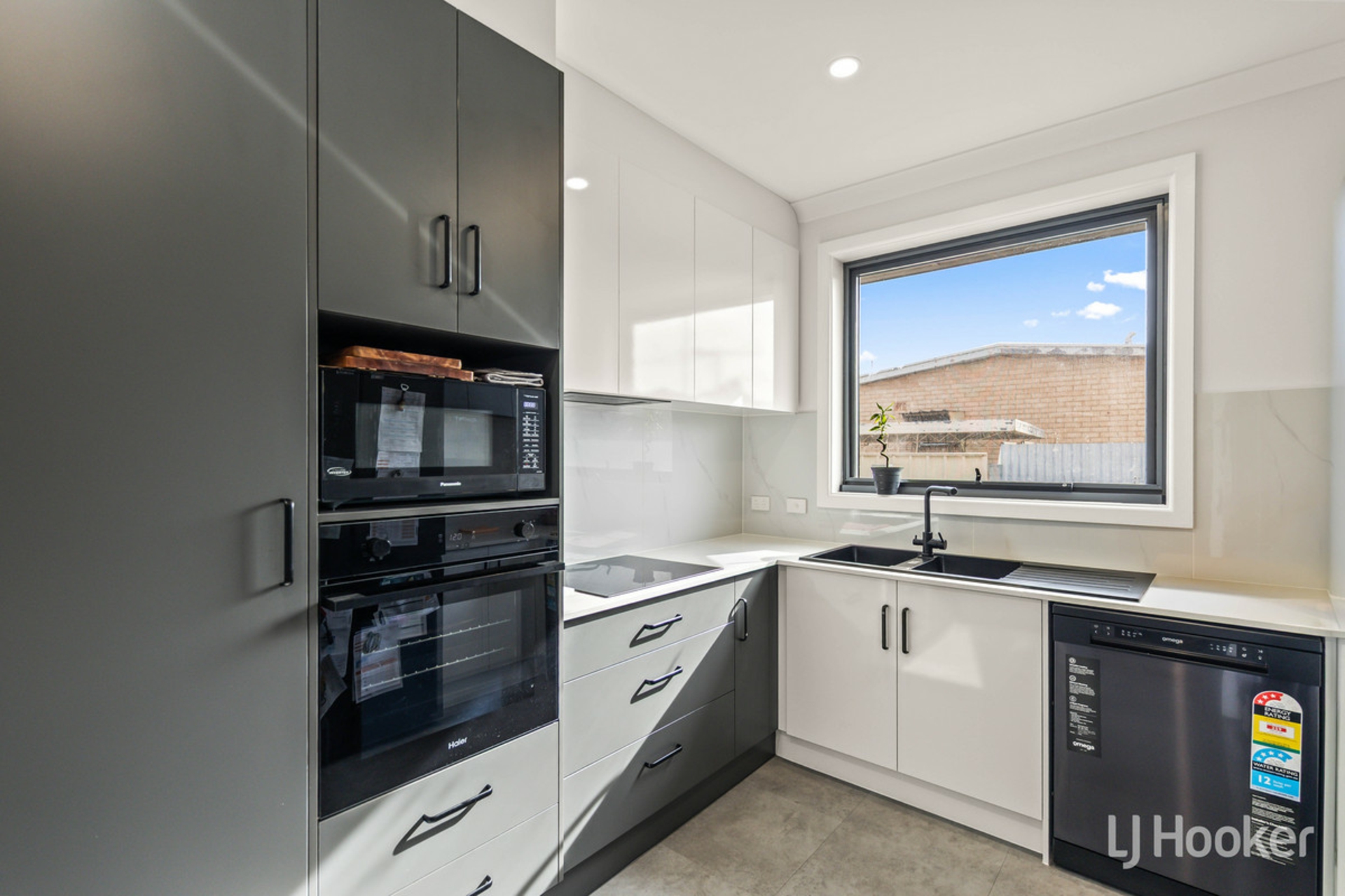 12 Peachey Road — photo 10 of 29