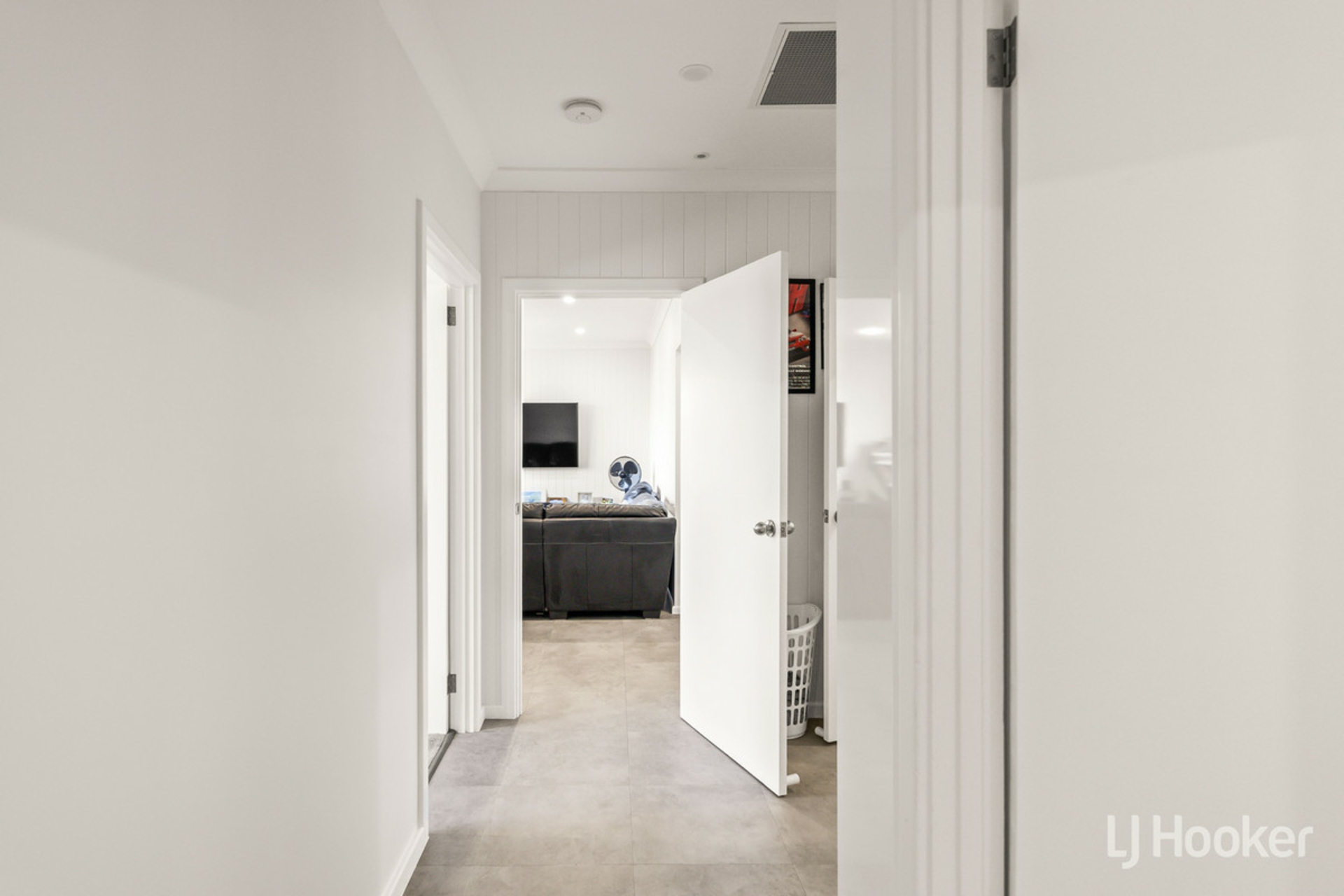 12 Peachey Road — photo 16 of 29
