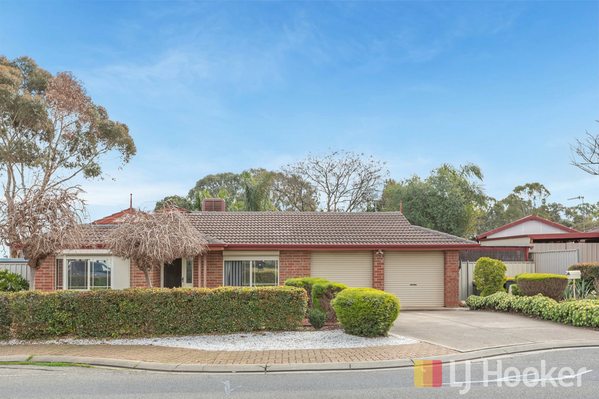 12 Somerset Grove — photo 2 of 30
