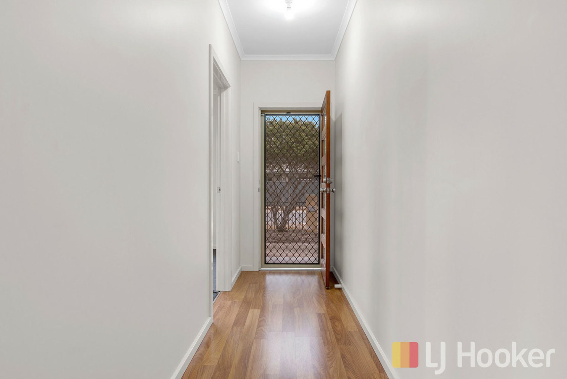 9 Jindabyne Street — photo 3 of 26
