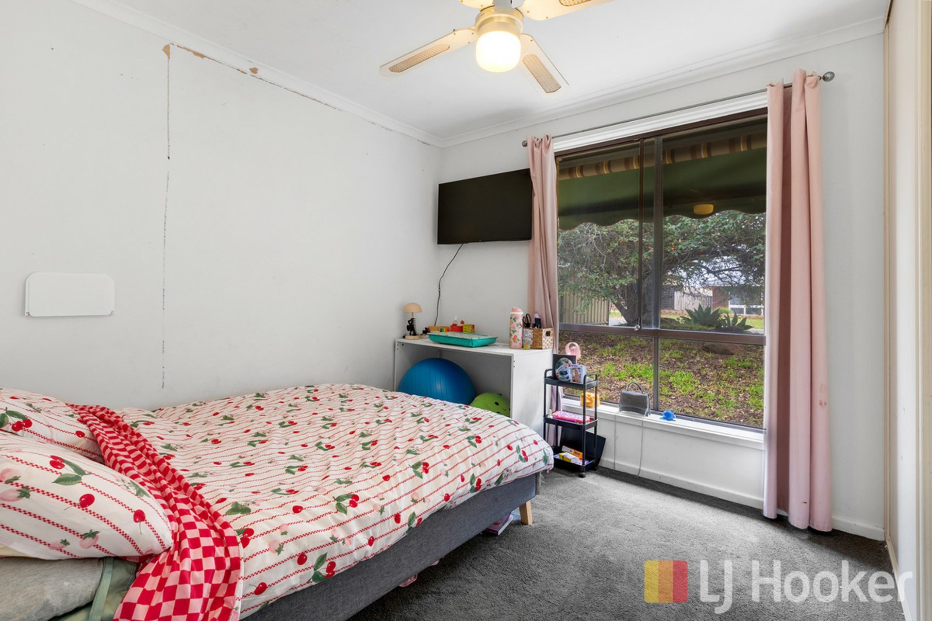 58 Kanimbla Crescent — photo 12 of 24
