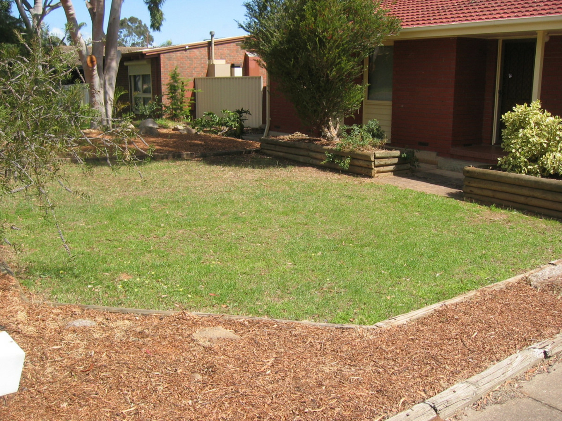 12 Hawker Crescent — photo 12 of 15